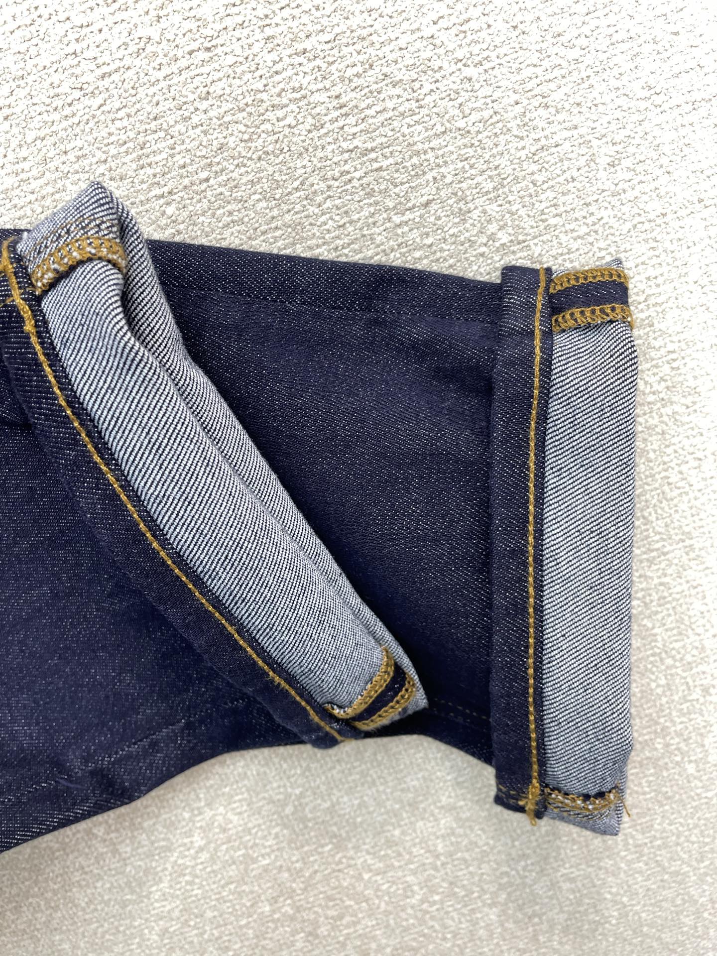 。ARMANI阿玛尼💥砸锅卖铁都要上的新款！新款休闲牛仔裤👖 高端版本！专柜定制面料 透气舒适度高，细节