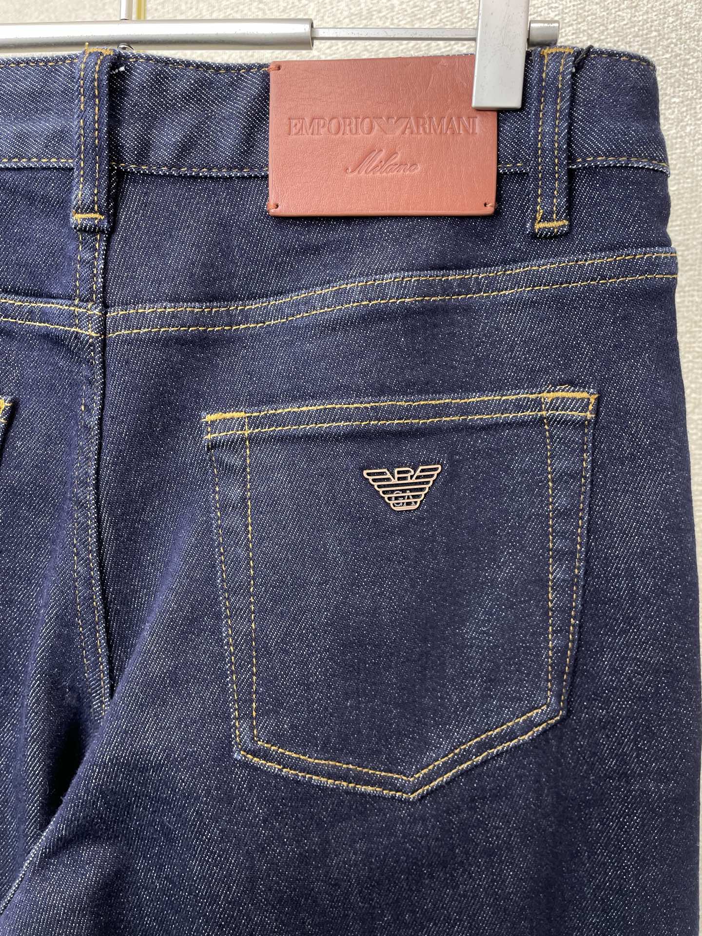 。ARMANI阿玛尼💥砸锅卖铁都要上的新款！新款休闲牛仔裤👖 高端版本！专柜定制面料 透气舒适度高，细节