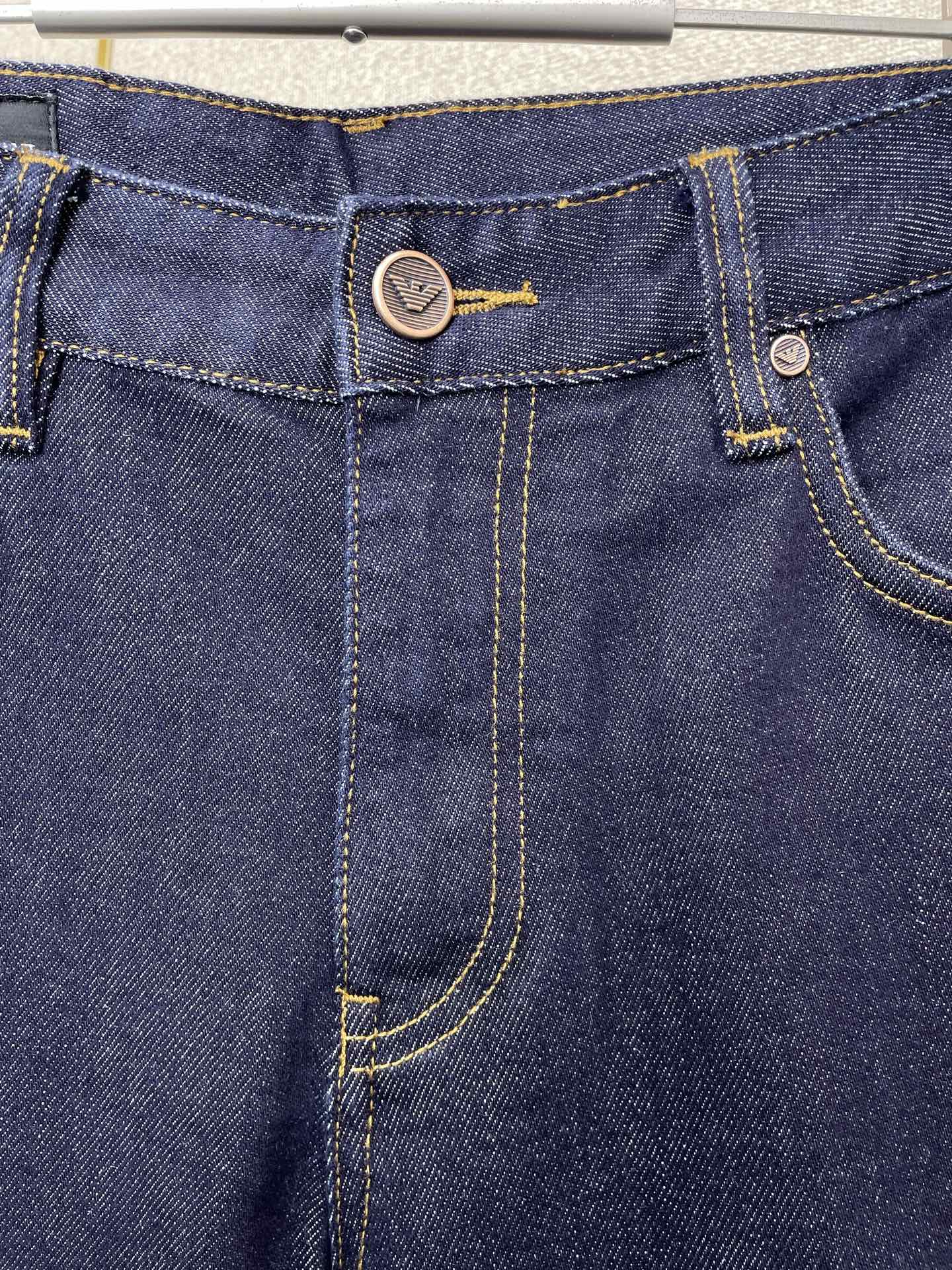 。ARMANI阿玛尼💥砸锅卖铁都要上的新款！新款休闲牛仔裤👖 高端版本！专柜定制面料 透气舒适度高，细节