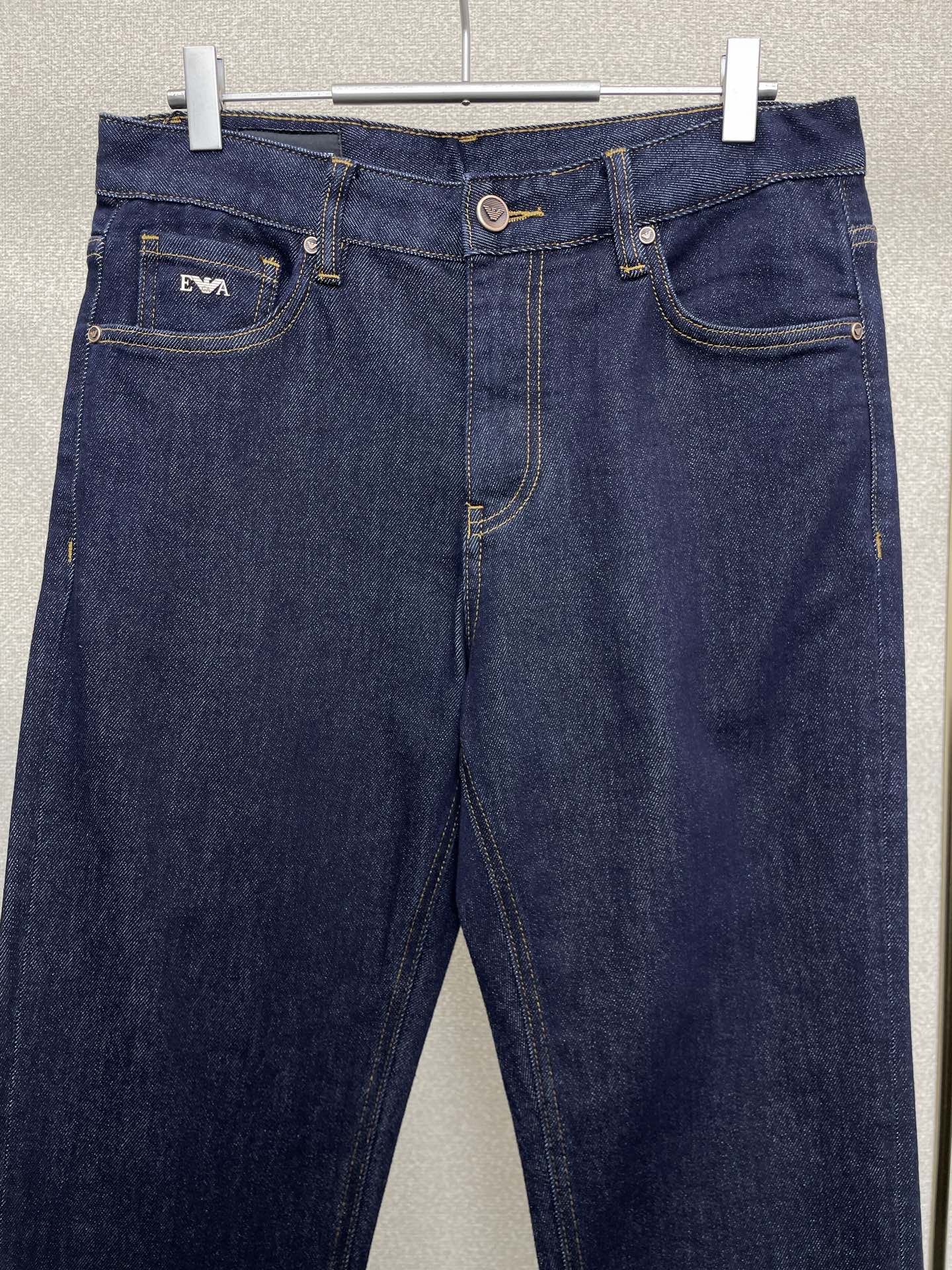 。ARMANI阿玛尼💥砸锅卖铁都要上的新款！新款休闲牛仔裤👖 高端版本！专柜定制面料 透气舒适度高，细节