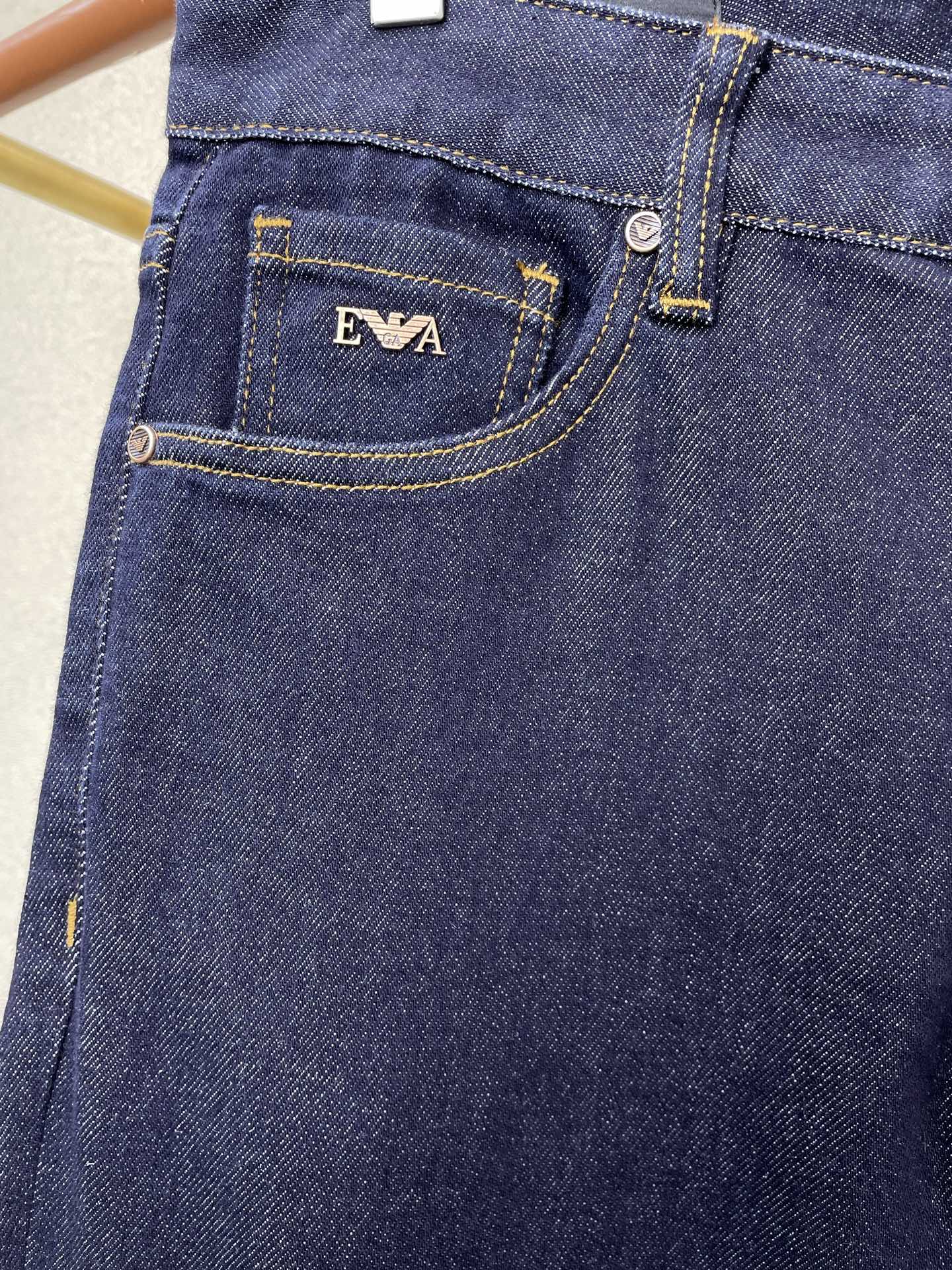 。ARMANI阿玛尼💥砸锅卖铁都要上的新款！新款休闲牛仔裤👖 高端版本！专柜定制面料 透气舒适度高，细节