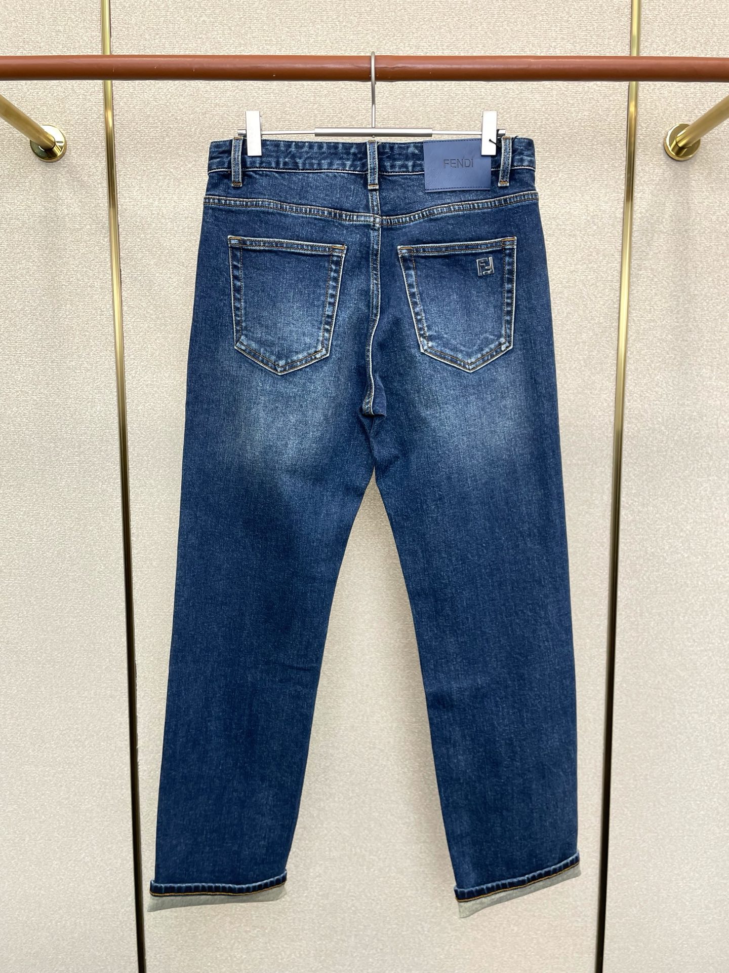 。FENDI芬迪💥砸锅卖铁都要上的新款新款休闲牛仔裤👖 高端版本！专柜定制面料 透气舒适度高，细节无可挑