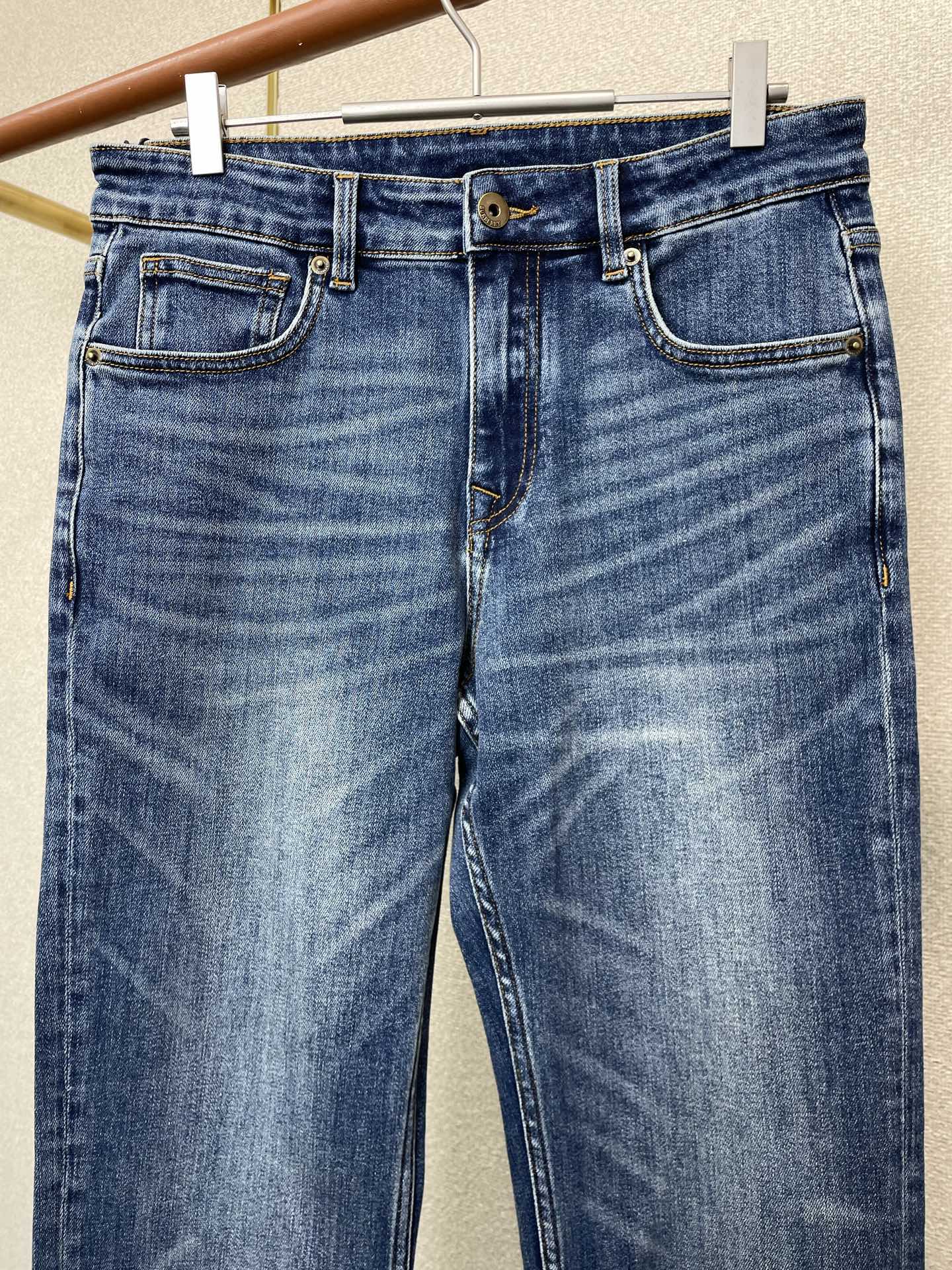 。Burberry巴宝莉💥砸锅卖铁都要上的新款！新款休闲牛仔裤👖 高端版本！专柜定制面料 透气舒适度高，