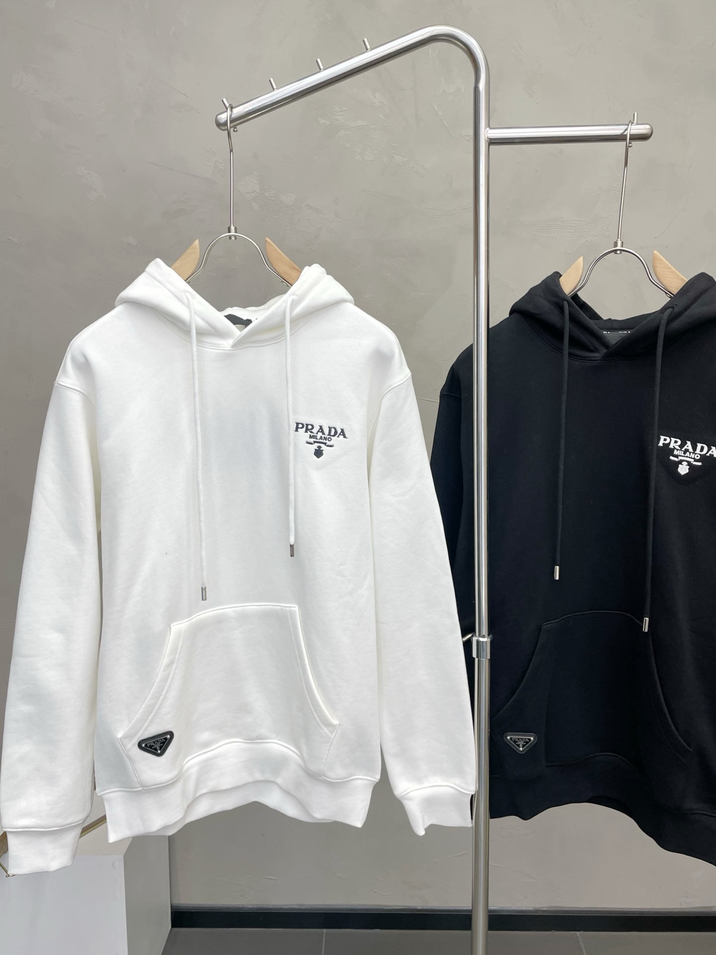 。Prada普拉达💥砸锅卖铁都要上的新款新款原单男士休闲连帽卫衣 高端定制 高版本 时尚百搭爆款⚠️⚠️