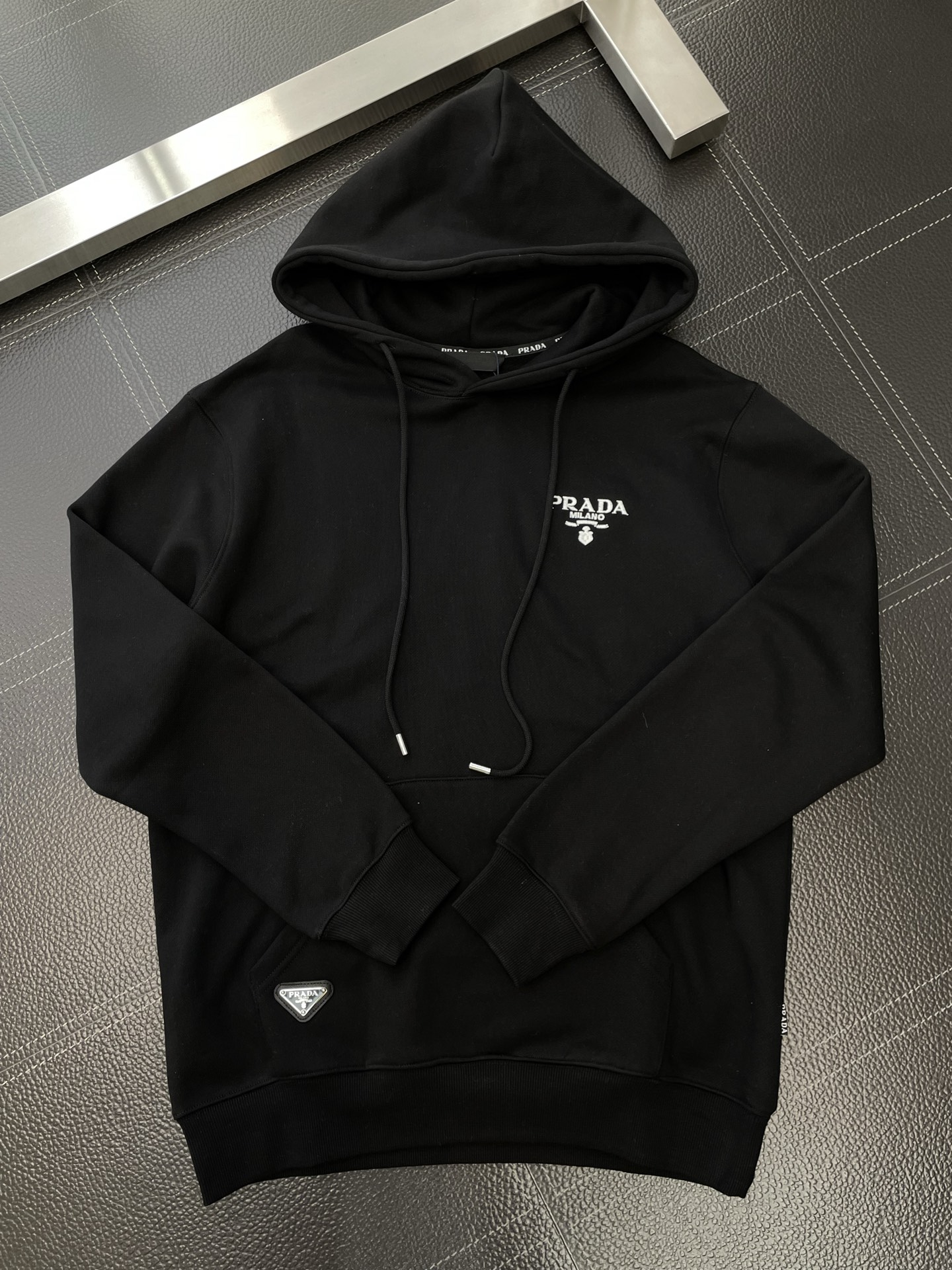 。Prada普拉达💥砸锅卖铁都要上的新款新款原单男士休闲连帽卫衣 高端定制 高版本 时尚百搭爆款⚠️⚠️