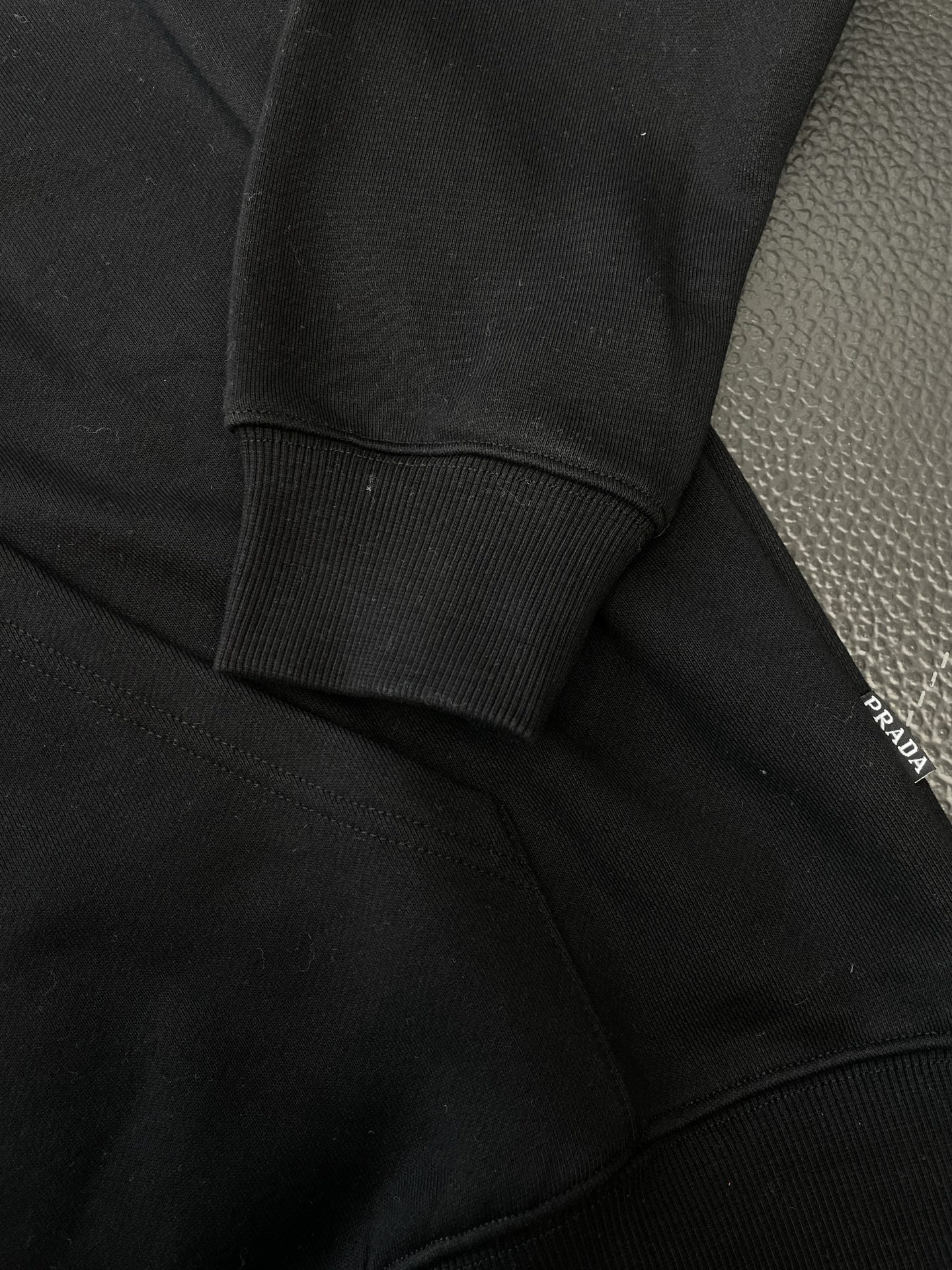 。Prada普拉达💥砸锅卖铁都要上的新款新款原单男士休闲连帽卫衣 高端定制 高版本 时尚百搭爆款⚠️⚠️