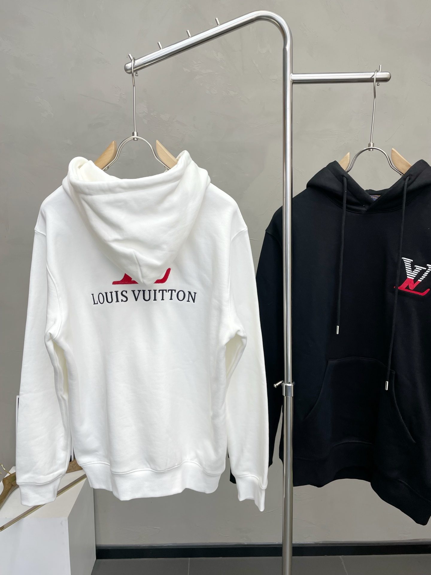 。Louis Vuitton路易威登💥砸锅卖铁都要上的新款！新款原单男士休闲连帽卫衣 高端定制 高版本 