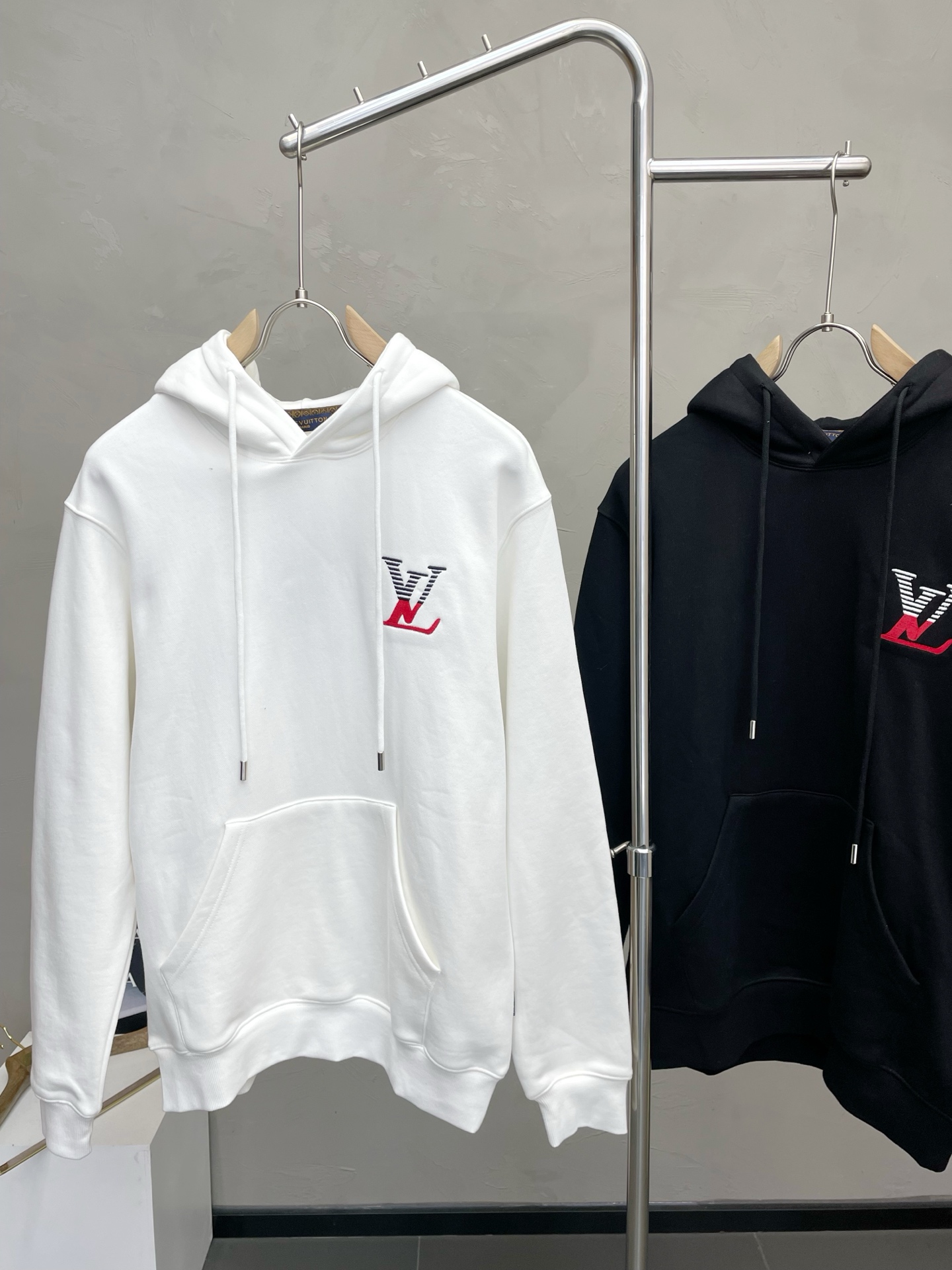 。Louis Vuitton路易威登💥砸锅卖铁都要上的新款！新款原单男士休闲连帽卫衣 高端定制 高版本 