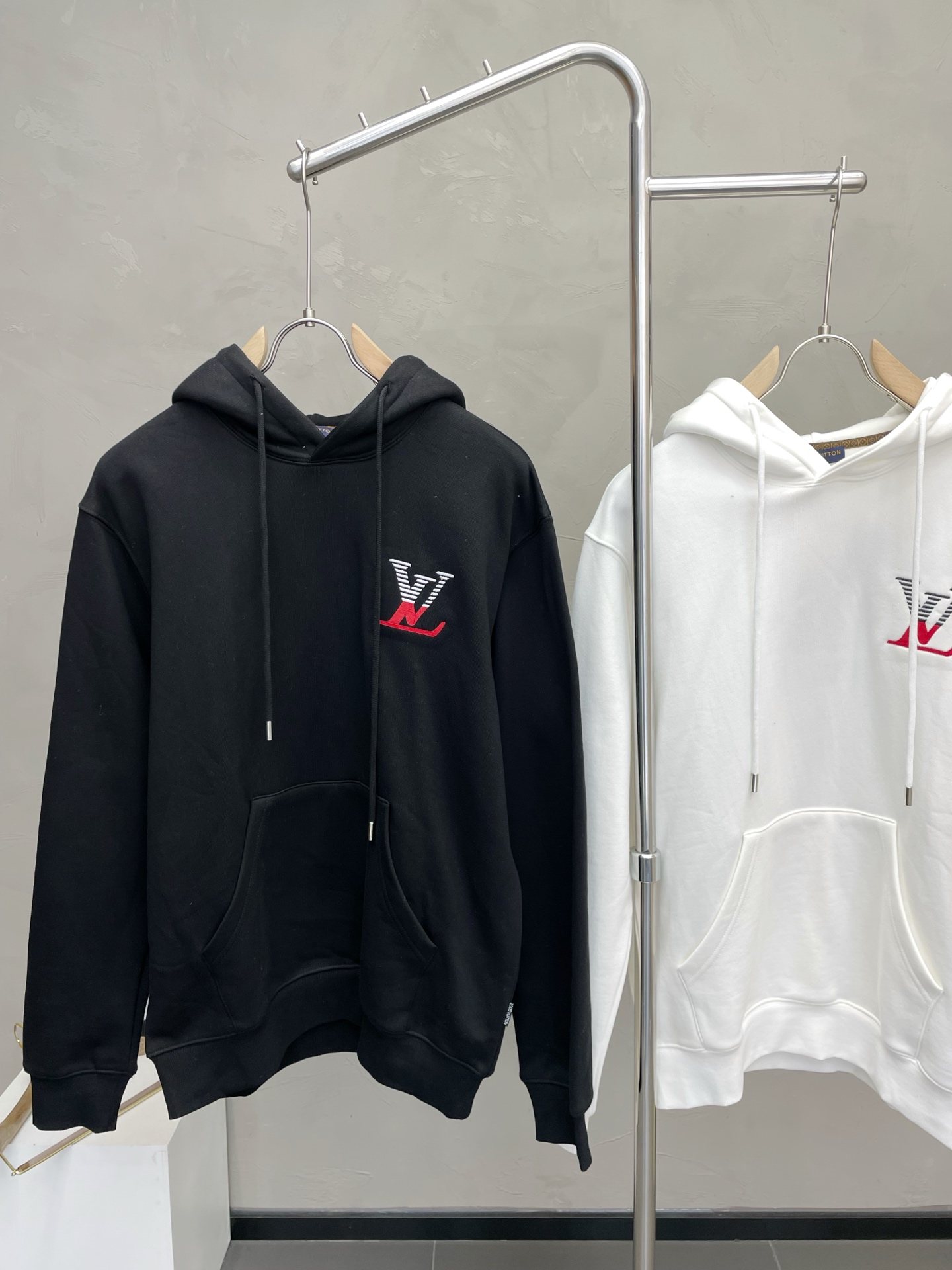 。Louis Vuitton路易威登💥砸锅卖铁都要上的新款！新款原单男士休闲连帽卫衣 高端定制 高版本 