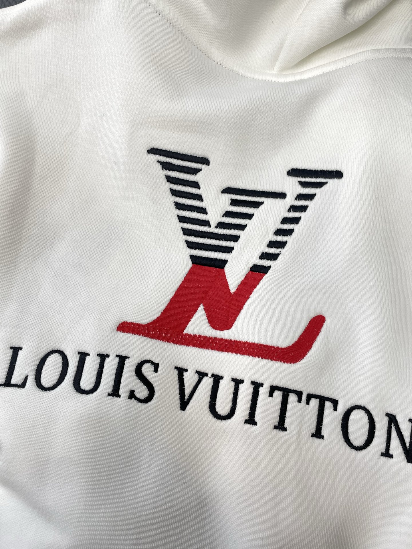 。Louis Vuitton路易威登💥砸锅卖铁都要上的新款！新款原单男士休闲连帽卫衣 高端定制 高版本 