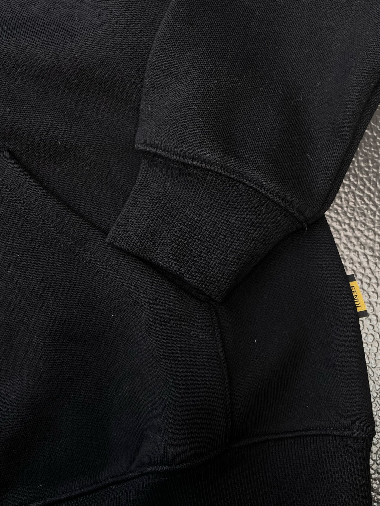 。FENDI芬迪💥砸锅卖铁都要上的新款！新款原单男士休闲连帽卫衣 高端定制 高版本 时尚百搭爆款⚠️⚠️