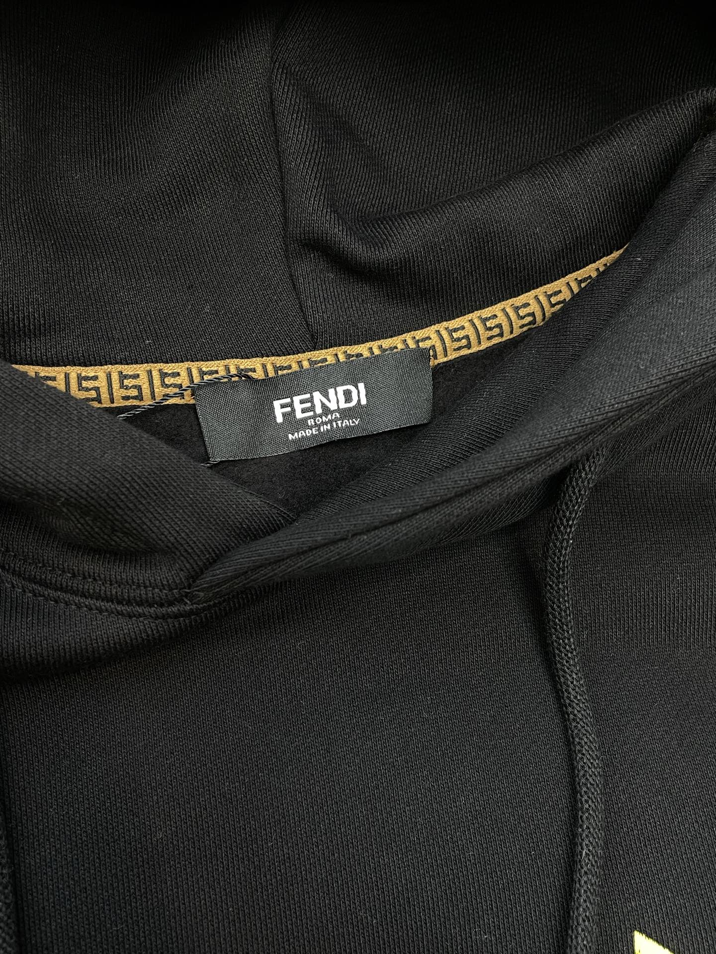 。FENDI芬迪💥砸锅卖铁都要上的新款！新款原单男士休闲连帽卫衣 高端定制 高版本 时尚百搭爆款⚠️⚠️