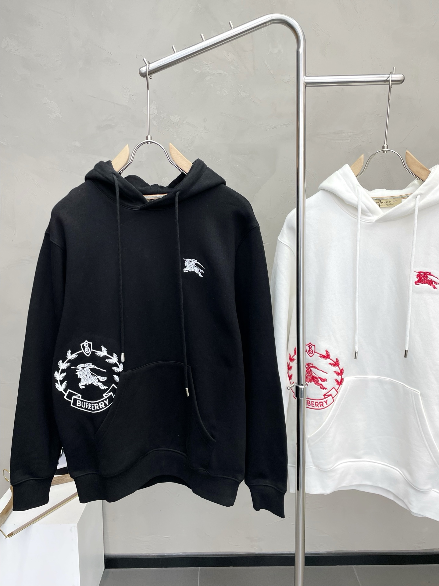 。Burberry巴宝莉💥砸锅卖铁都要上的新款！新款原单男士休闲连帽卫衣 高端定制 高版本 时尚百搭爆款