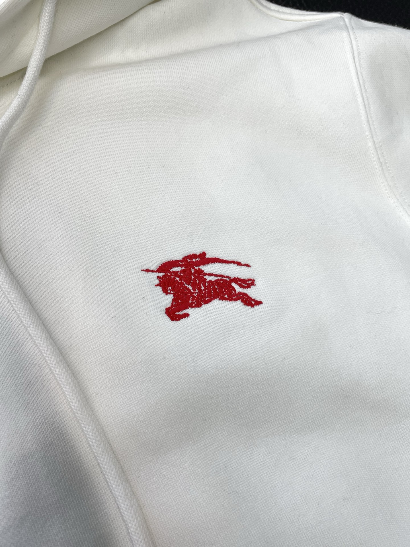 。Burberry巴宝莉💥砸锅卖铁都要上的新款！新款原单男士休闲连帽卫衣 高端定制 高版本 时尚百搭爆款