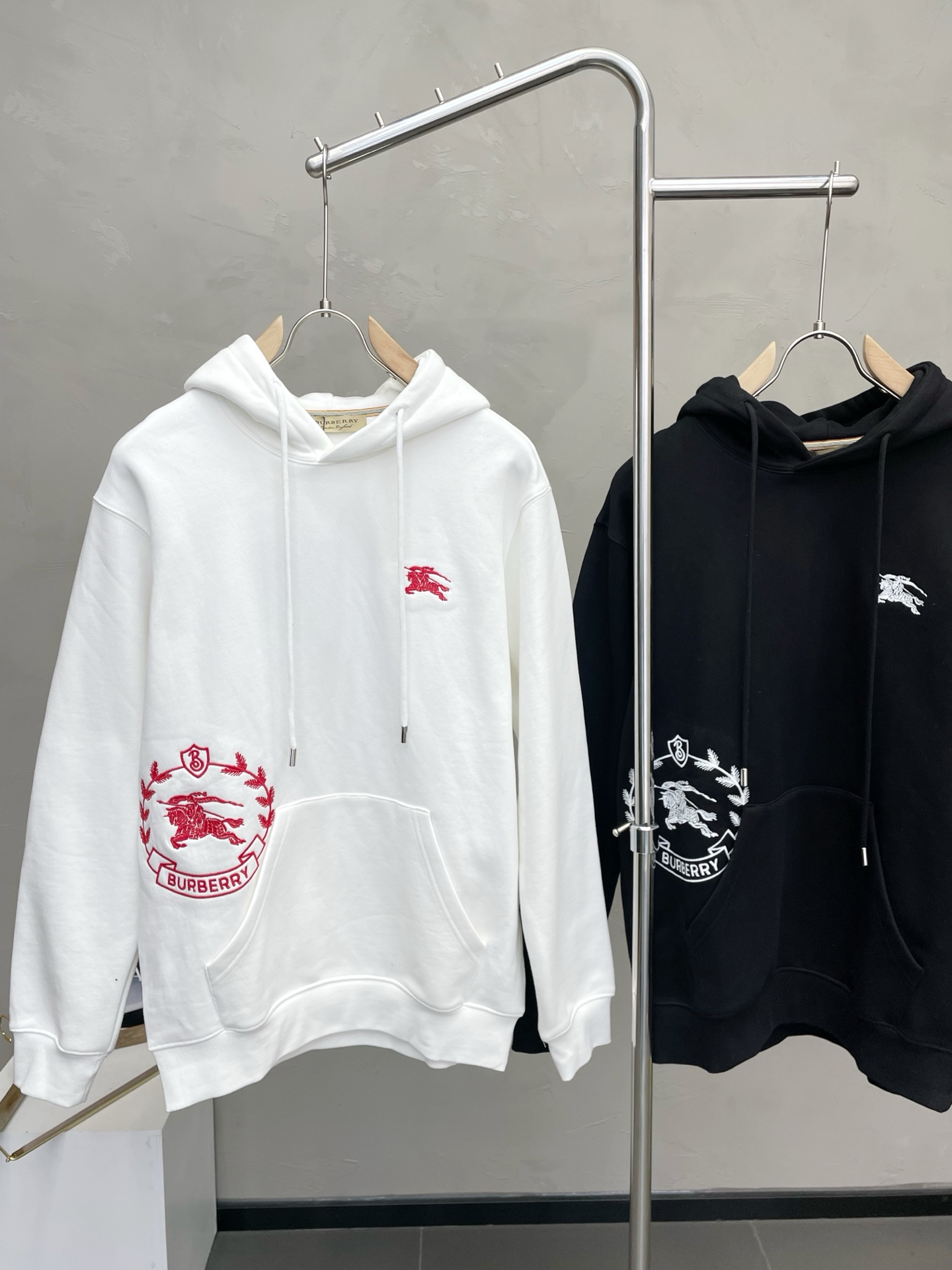 。Burberry巴宝莉💥砸锅卖铁都要上的新款！新款原单男士休闲连帽卫衣 高端定制 高版本 时尚百搭爆款