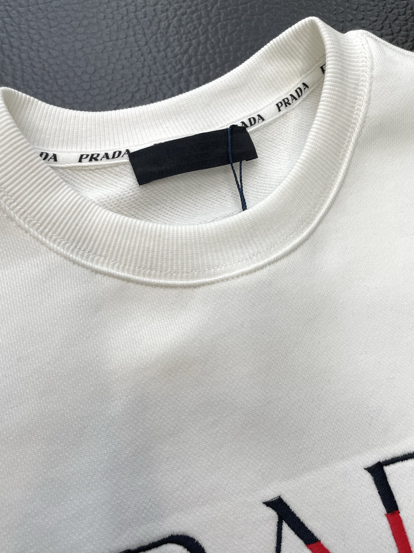 。Prada普拉达💥砸锅卖铁都要上的新款！新款原单男士休闲卫衣 高端定制 高版本 时尚百搭爆款⚠️⚠️✨