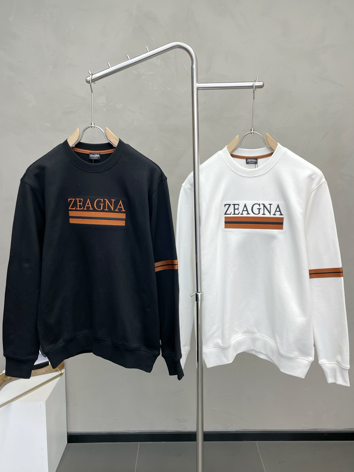 NO:654610,.ZEGNA Zegna exclusively provides new original men's casual sweatshirts, high-end customization, high version, fashionable and versatile imported fabrics, super soft and delicate to the touch, skin-friendly and comfortable to wear, high-end boutique, the upper body is exquisitely made by the factory, a must-have item for men, complete with three standards, size M-2XL,,zegna,hoodie,sweatshirts,alexander wang19860909.ZEGNA杰尼亚独家专供新款原单男士休闲卫衣 高端定制 高版本 时尚百搭爆款进口面料 手感超柔软细腻 穿着亲肤舒适 高端精品 代工厂精细做上身非常赞 男士必备单品 三标齐全 码数M-2XL,,zegna,hoodie,sweatshirts,alexander wang,Men's clothing