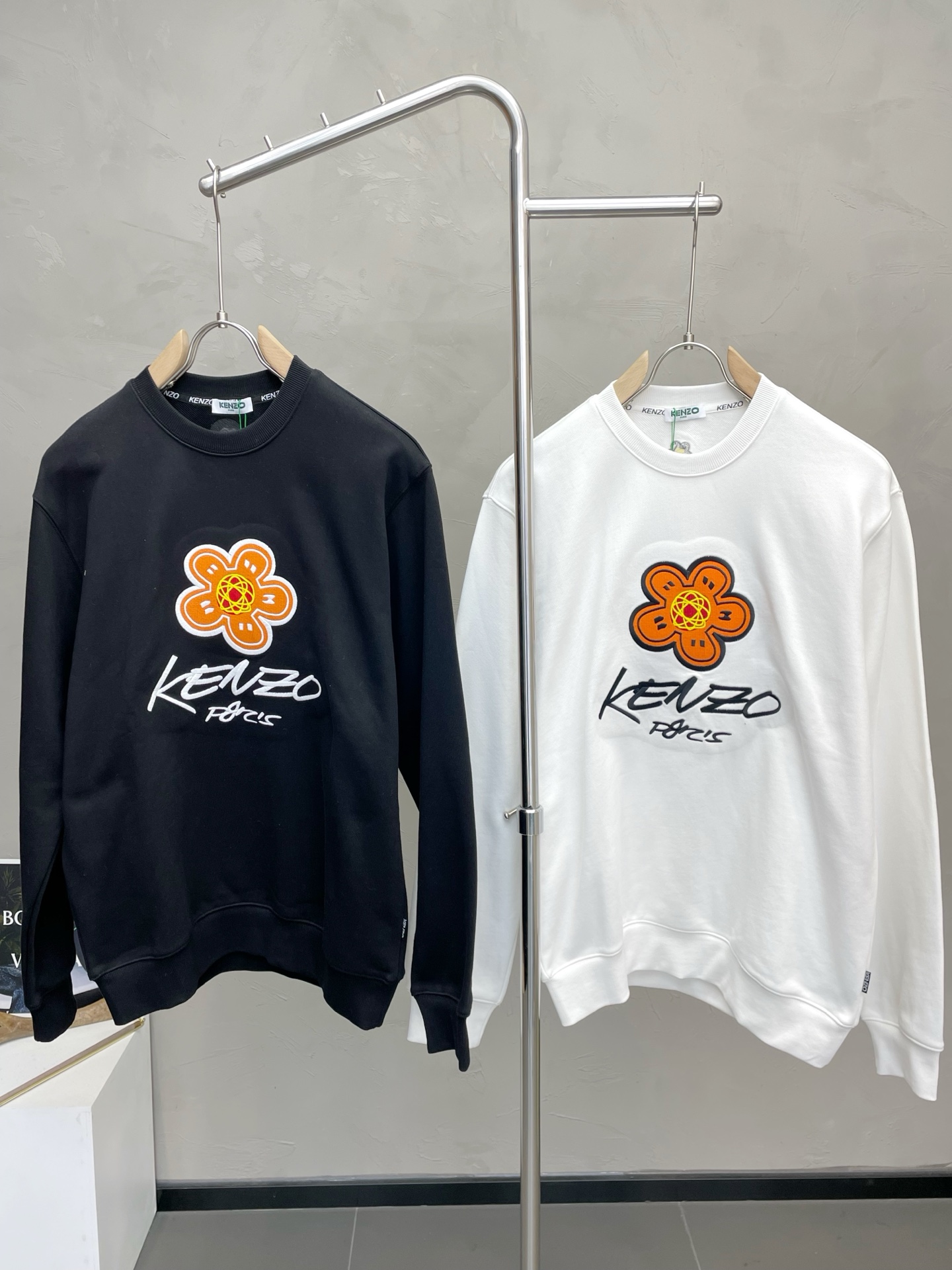 NO:656910,.KENZO exclusively provides new original men's casual sweatshirts, high-end customization, high version, fashionable and versatile imported fabrics, super soft and delicate to the touch, skin-friendly and comfortable to wear, high-end boutique, the upper body is exquisitely made by the factory, a must-have item for men, complete with three standards, size M-2XL, hoodie, sweatshirts, alexander wang19860909.KENZO肯佐独家专供新款原单男士休闲卫衣 高端定制 高版本 时尚百搭爆款进口面料 手感超柔软细腻 穿着亲肤舒适 高端精品 代工厂精细做上身非常赞 男士必备单品 三标齐全 码数M-2XL,,hoodie,sweatshirts,alexander wang,Men's clothing