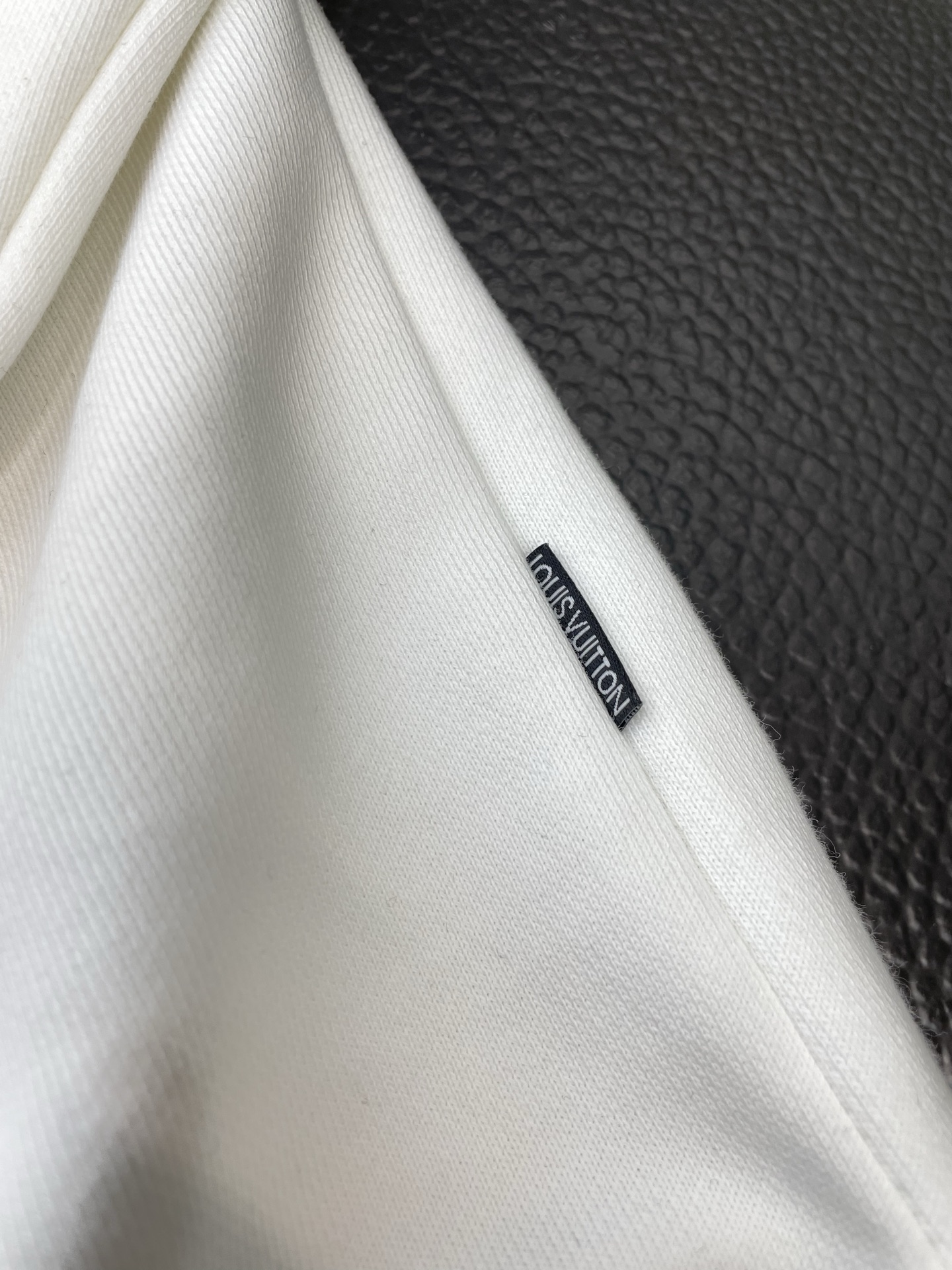 。Louis Vuitton路易威登💥砸锅卖铁都要上的新款！新款原单男士休闲卫衣 高端定制 高版本 时尚