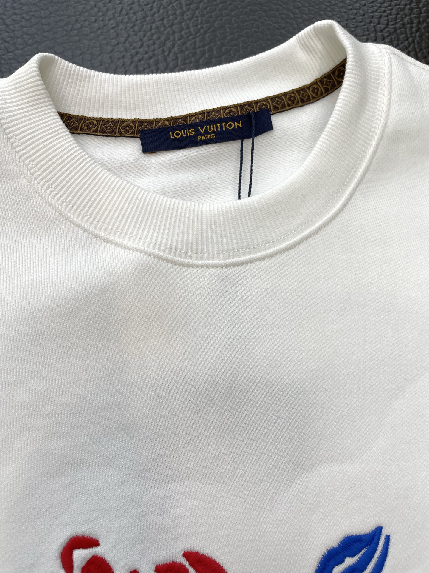 。Louis Vuitton路易威登💥砸锅卖铁都要上的新款！新款原单男士休闲卫衣 高端定制 高版本 时尚