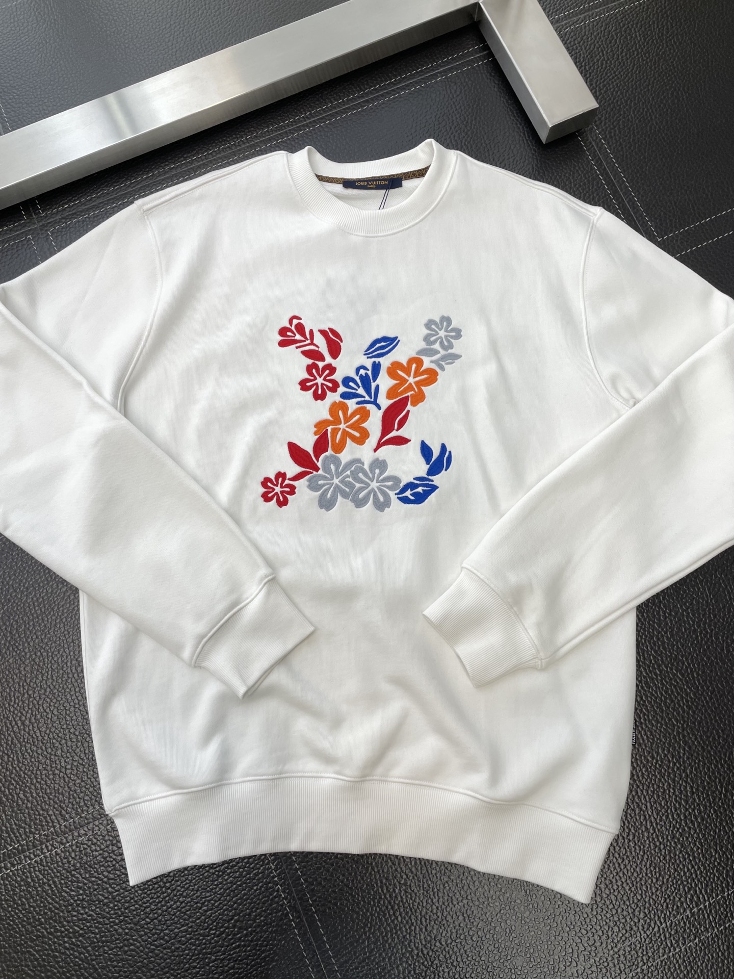 。Louis Vuitton路易威登💥砸锅卖铁都要上的新款！新款原单男士休闲卫衣 高端定制 高版本 时尚