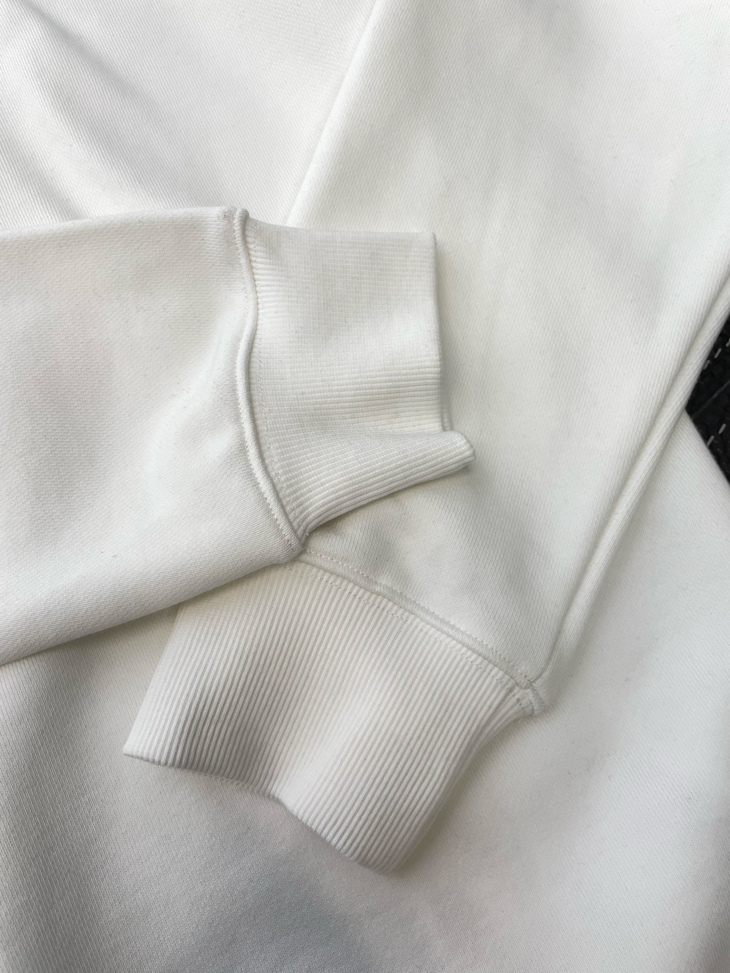 。Louis Vuitton路易威登💥砸锅卖铁都要上的新款！新款原单男士休闲卫衣 高端定制 高版本 时尚