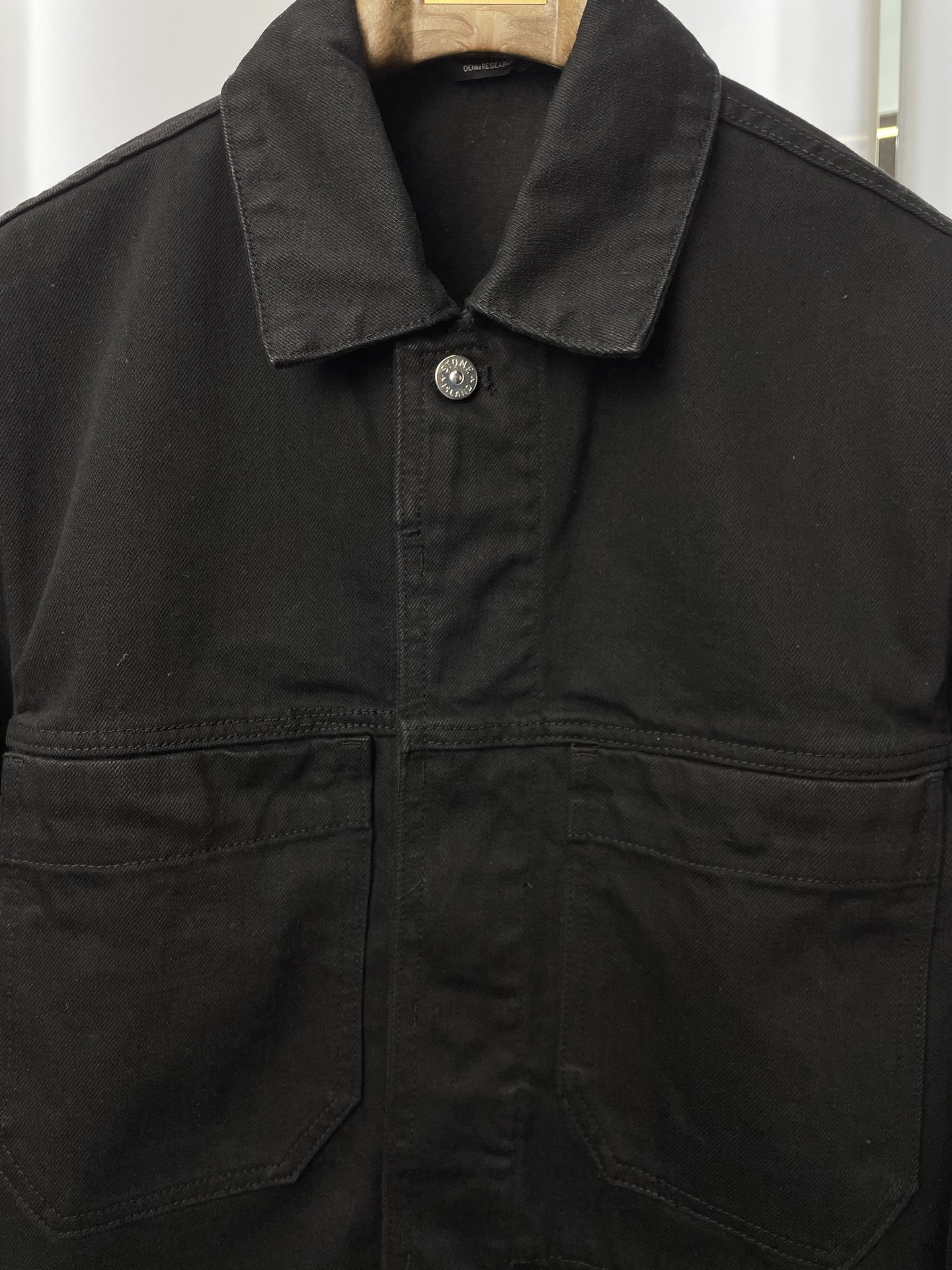 。STONE ISLAND石头岛💥砸锅卖铁都要上的新款！最新时尚牛仔外套 纯色翻领粒扣牛仔夹克外套 经典