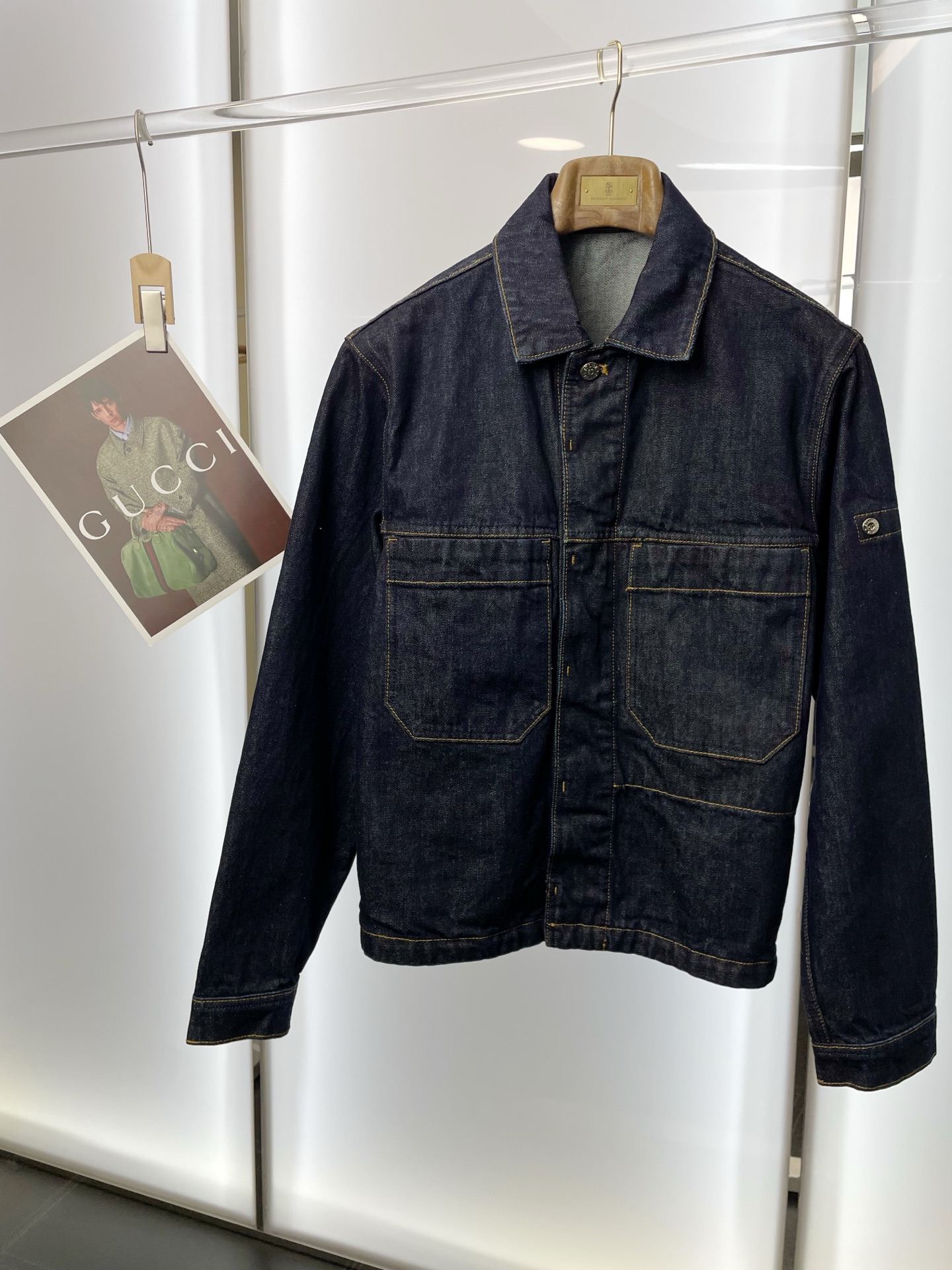 NO:654591,.STONE ISLAND exclusively provides the latest fashionable denim jackets, solid color lapel buttoned denim jackets, jackets with classic designs and great looks. The quality is impeccable and quality control allows you to buy it directly. It is a high-end product that cannot be faulted! You can feel its powerful aura through the detailed pictures. It has a remarkable effect of gathering heat and keeping warm, so you don’t have to worry about getting a little chilly! Both fashionable and functional, the whole style looks more luxurious! Sizes S-XL,,jackets & coats,jackets & coats,alexander wang19860909.STONE ISLAND石头岛独家专供最新时尚牛仔外套 纯色翻领粒扣牛仔夹克外套 经典设计与颜值爆棚的外套 品质更是无法挑剔品控可以直接入手,不容过错的高端臻品！通过细节图片便可感受到它强悍的气场,聚温保暖效果显著,完全不用担心会有一点寒意！时尚与功能性兼备,整款显得更加的奢华大气！ 尺码S-XL,,jackets & coats,jackets & coats,alexander wang,Men's clothing