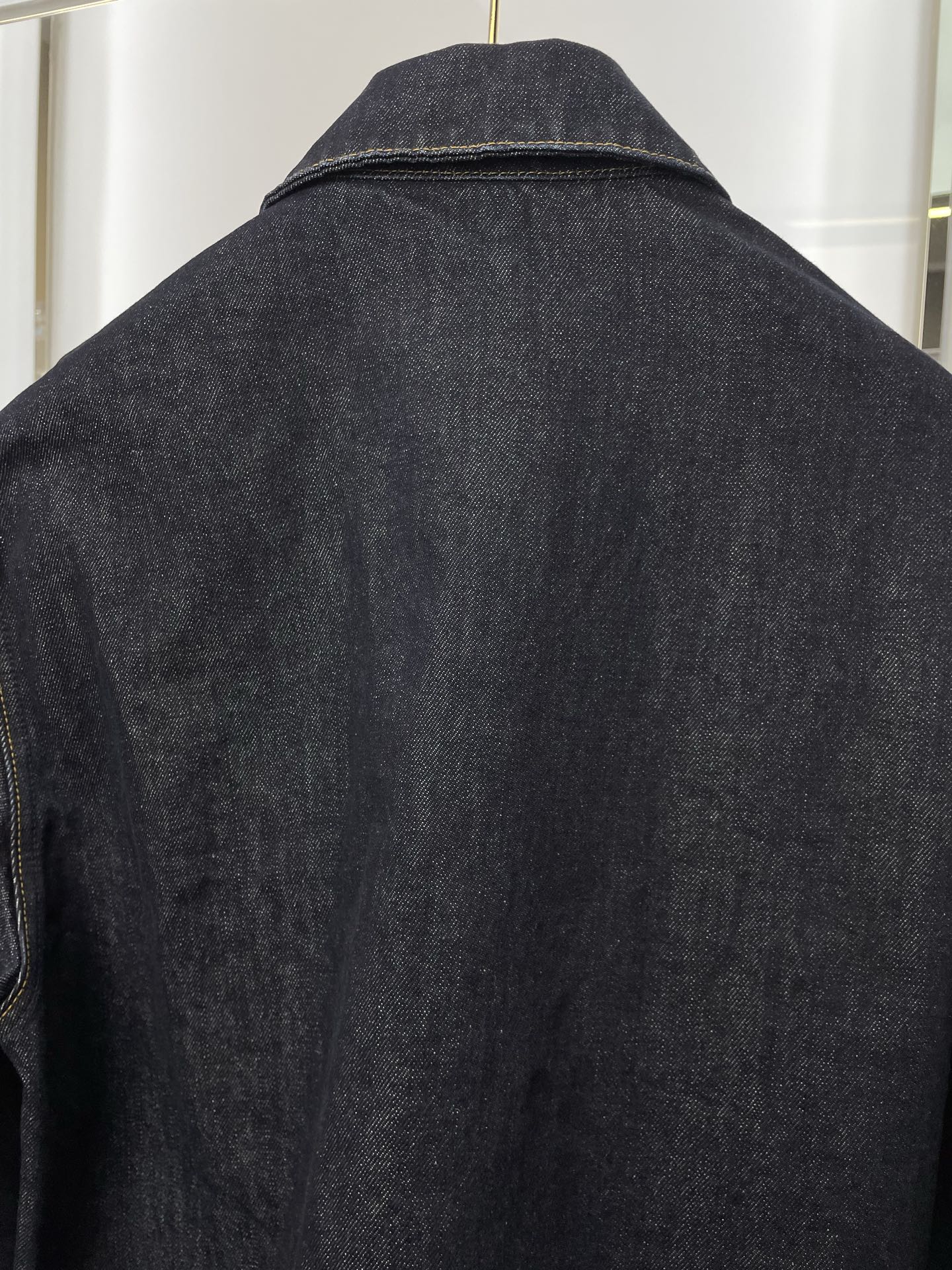 。STONE ISLAND石头岛💥砸锅卖铁都要上的新款！最新时尚牛仔外套 纯色翻领粒扣牛仔夹克外套 经典