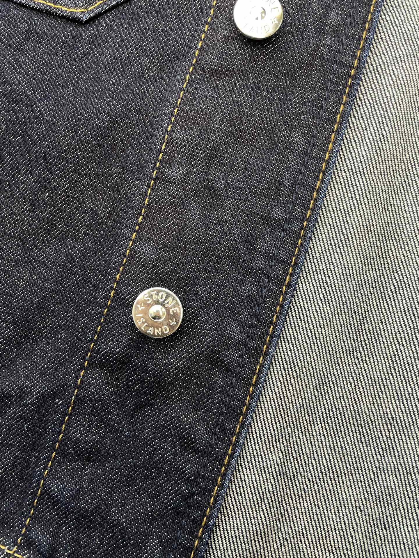 。STONE ISLAND石头岛💥砸锅卖铁都要上的新款！最新时尚牛仔外套 纯色翻领粒扣牛仔夹克外套 经典