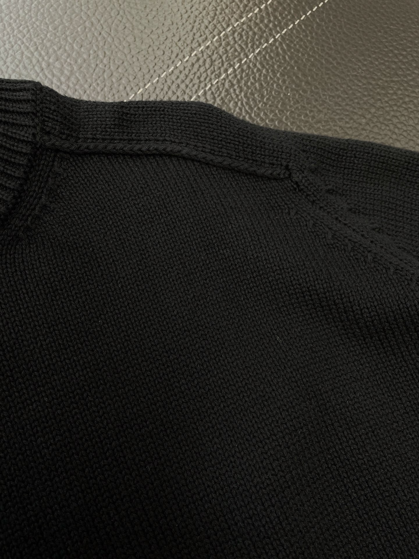 。Acne Studios💥砸锅卖铁都要上的新款！最新时尚毛衣 印花徽标毛衣 经典设计与颜值爆棚的外套 