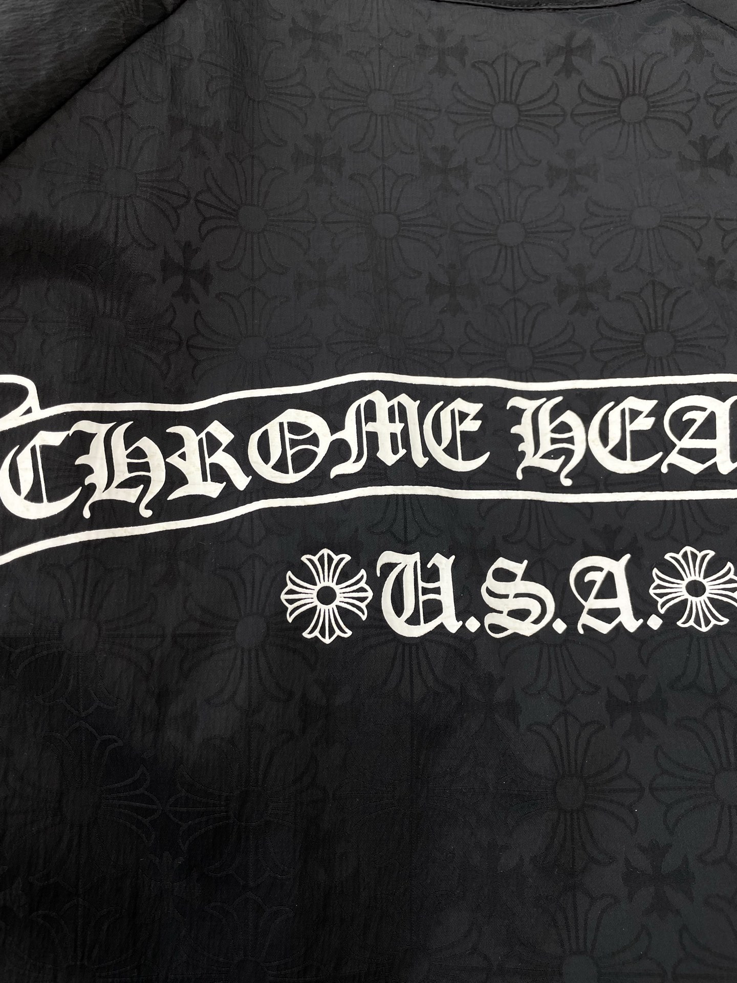 。Chrome hearts克罗心💥砸锅卖铁都要上的新款！最新时尚夹克 纯色克罗心满印暗纹Logo卷轴拉