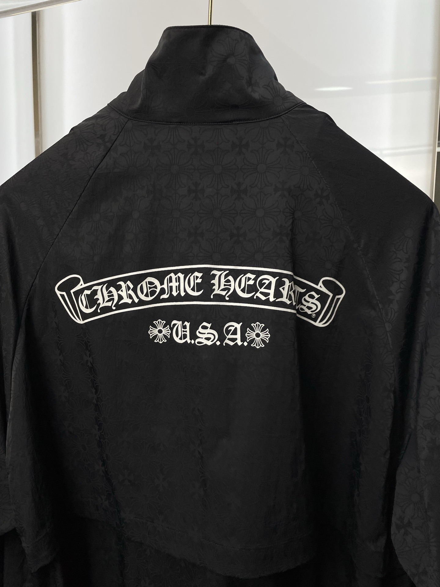 。Chrome hearts克罗心💥砸锅卖铁都要上的新款！最新时尚夹克 纯色克罗心满印暗纹Logo卷轴拉