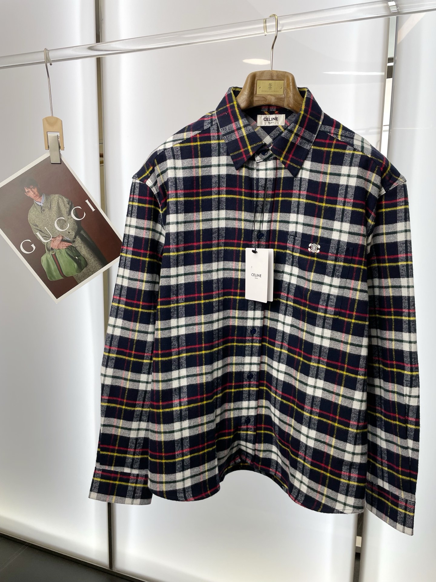 NO:654581,.CELINE exclusively provides the latest fashion shirts, wool loose shirts, classic designs and stunningly beautiful jackets. The quality is impeccable and quality control allows you to buy it directly. High-end products that cannot be faulted! You can feel its powerful aura through the detailed pictures. It has a remarkable effect of gathering heat and keeping warm, so you don’t have to worry about getting a little chilly! Both fashionable and functional, the whole style looks more luxurious! Size 38.39.40.41,,celine,celine,jackets & coats,shirts,alexander wang19860909.CELINE赛琳独家专供最新时尚衬衫 羊毛宽松衬衫 经典设计与颜值爆棚的外套 品质更是无法挑剔品控可以直接入手,不容过错的高端臻品！通过细节图片便可感受到它强悍的气场,聚温保暖效果显著,完全不用担心会有一点寒意！时尚与功能性兼备,整款显得更加的奢华大气！ 尺码38.39.40.41,,celine,celine,jackets & coats,shirts,alexander wang,Men's clothing