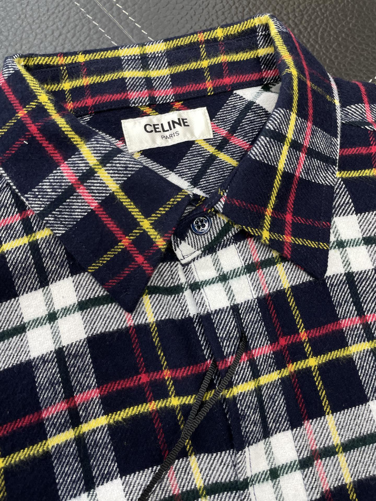 。CELINE赛琳💥砸锅卖铁都要上的新款！最新时尚衬衫 羊毛宽松衬衫 经典设计与颜值爆棚的外套 品质更是