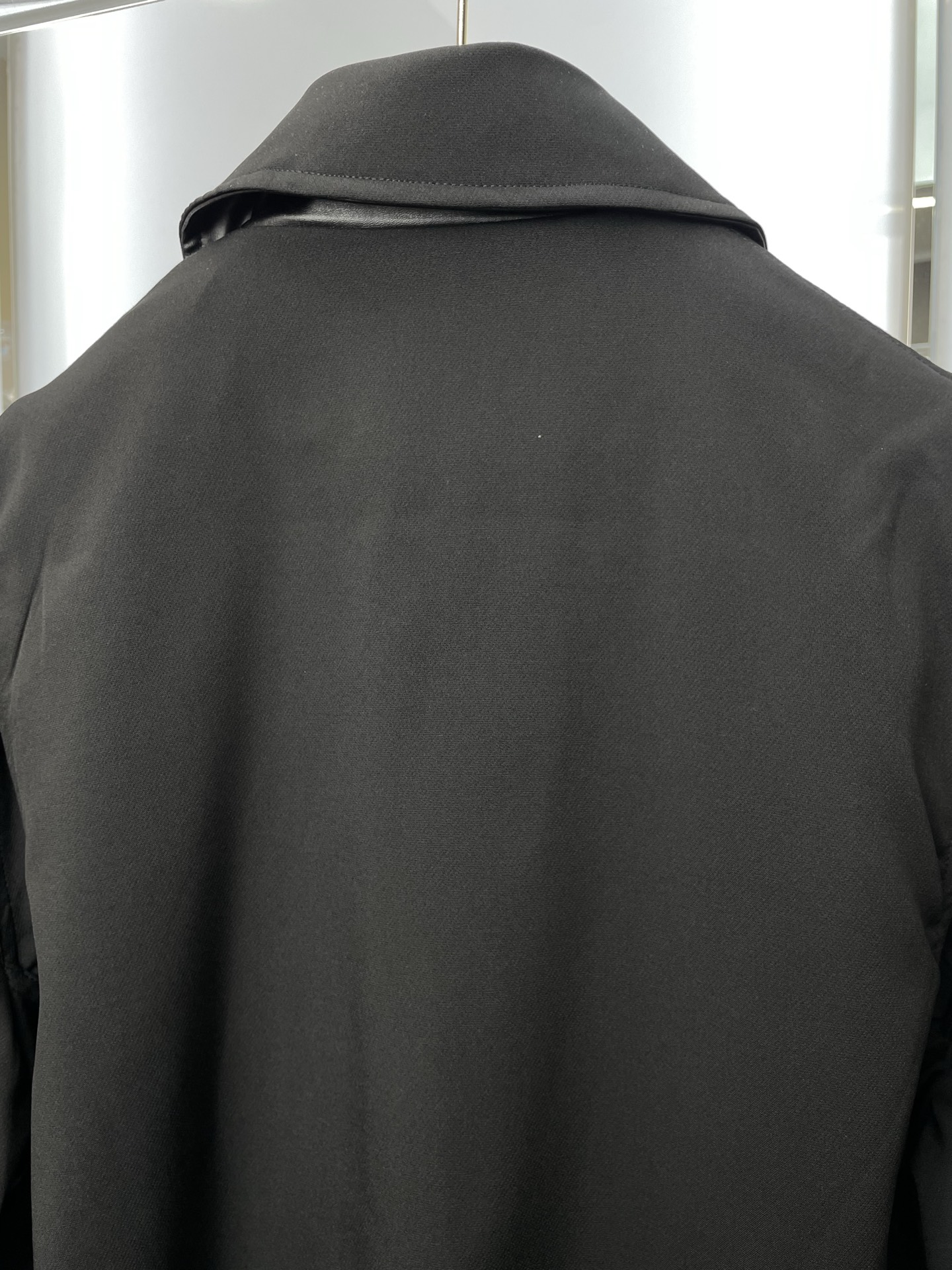 。LOEWE罗意威💥砸锅卖铁都要上的新款！最新时尚夹克 翻领夹克 经典设计与颜值爆棚的外套 品质更是无法