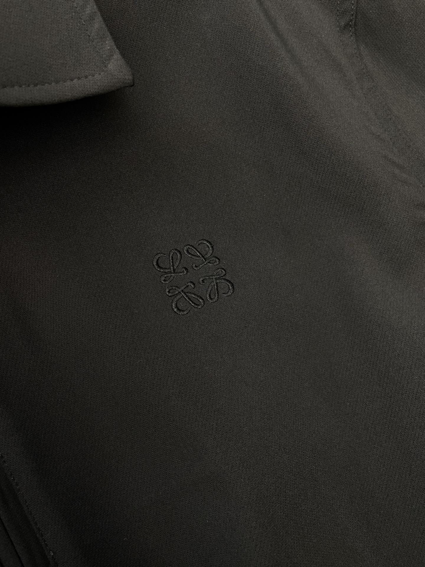 。LOEWE罗意威💥砸锅卖铁都要上的新款！最新时尚夹克 翻领夹克 经典设计与颜值爆棚的外套 品质更是无法