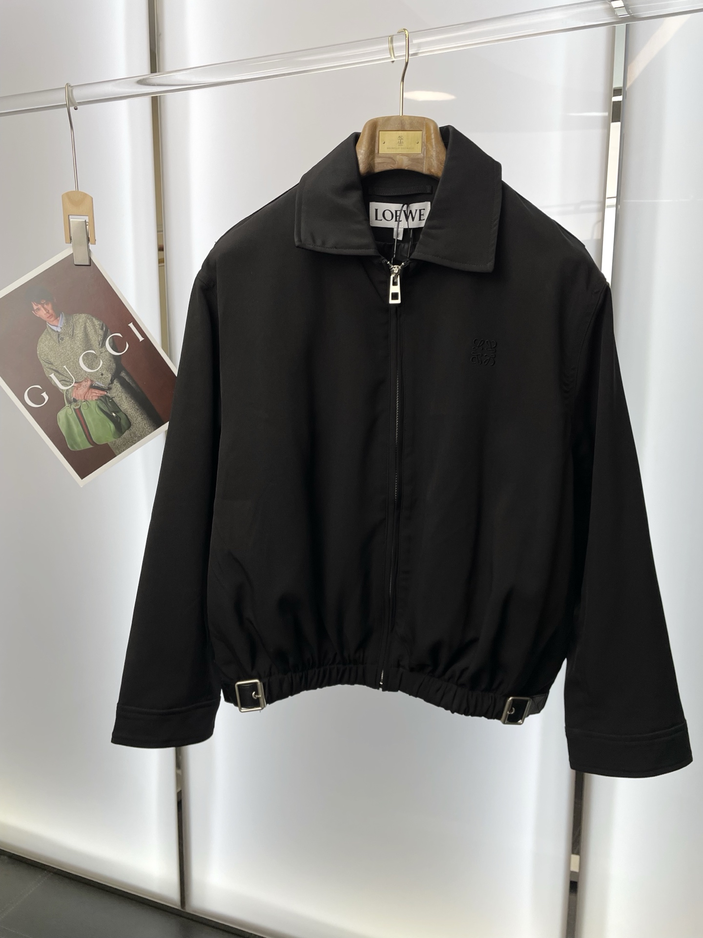 NO:654590,.LOEWE exclusively provides the latest fashion jackets, lapel jackets, jackets with classic designs and stunning looks. The quality is impeccable and quality control allows you to buy it directly. High-end products that cannot be faulted! You can feel its powerful aura through the detailed pictures. It has a remarkable effect of gathering heat and keeping warm, so you don’t have to worry about getting a little chilly! Both fashionable and functional, the whole style looks more luxurious! Size S-XL,,loewe,loewe,jackets & coats,jackets & coats,alexander wang19860909.LOEWE罗意威独家专供最新时尚夹克 翻领夹克 经典设计与颜值爆棚的外套 品质更是无法挑剔品控可以直接入手,不容过错的高端臻品！通过细节图片便可感受到它强悍的气场,聚温保暖效果显著,完全不用担心会有一点寒意！时尚与功能性兼备,整款显得更加的奢华大气！ 尺码S-XL,,loewe,loewe,jackets & coats,jackets & coats,alexander wang,Men's clothing