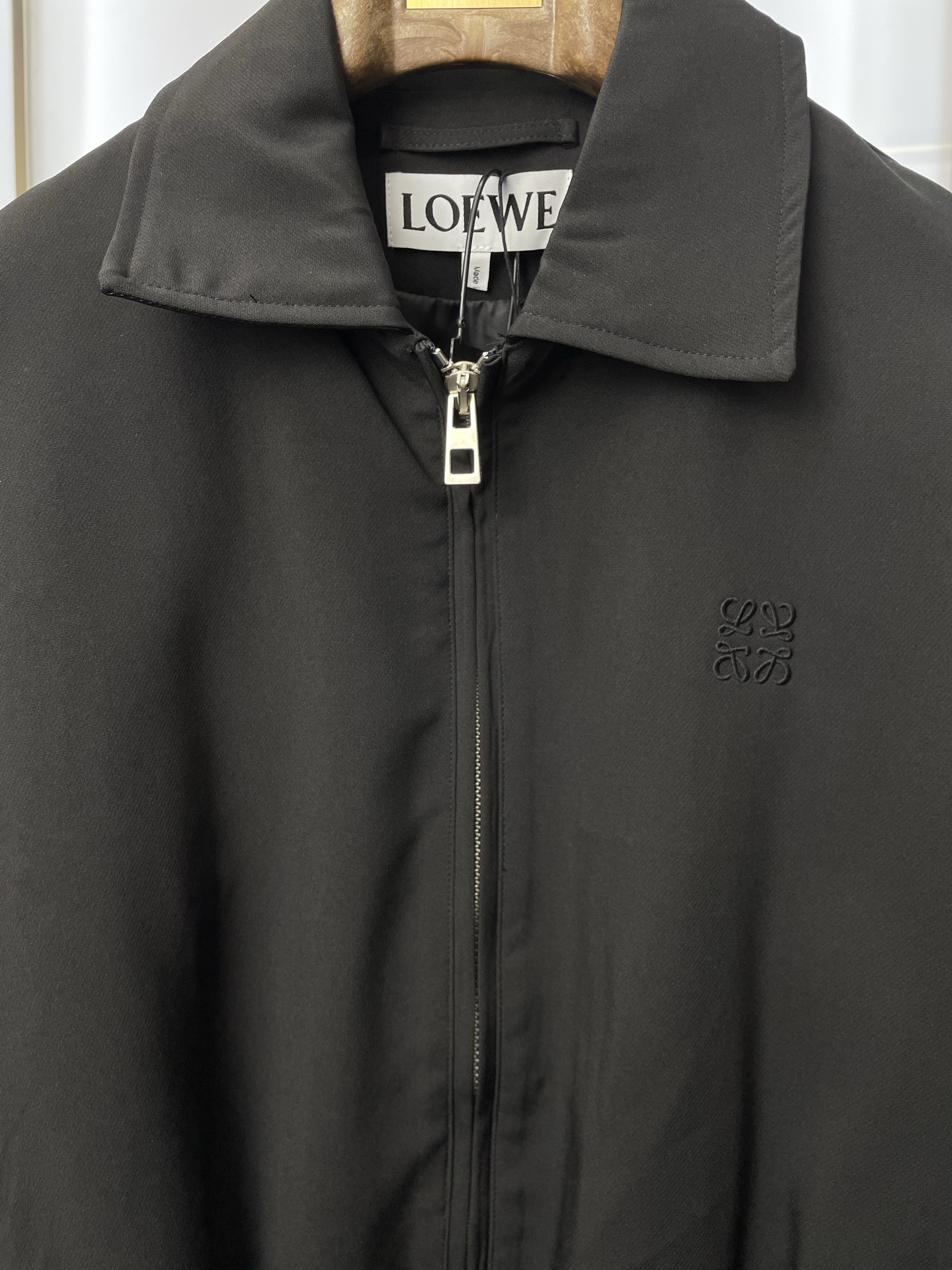 。LOEWE罗意威💥砸锅卖铁都要上的新款！最新时尚夹克 翻领夹克 经典设计与颜值爆棚的外套 品质更是无法