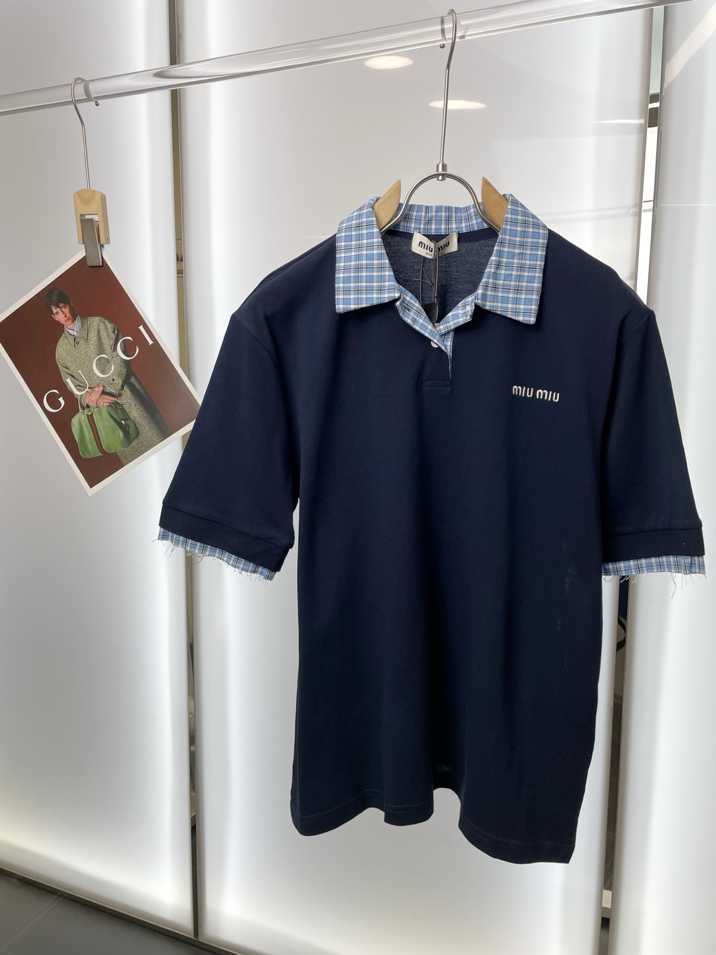 NO:654570,.Miumiu exclusively provides new original men's casual short sleeves, fake two-piece lapel short sleeves, high-end customization, high-end version, fashionable and versatile imported fabrics, super soft and delicate feel, skin-friendly and comfortable to wear, high-end boutique, exquisite upper body made by the factory, very good, a must-have item for men, complete with three standards, code number 46-52,,miumiu,T-shirt,alexander wang19860909.Miumiu谬谬独家专供新款原单男士休闲短袖 假两件翻领短袖 高端定制 高端版本 时尚百搭爆款进口面料 手感超柔软细腻 穿着亲肤舒适 高端精品 代工厂精细做上身非常赞 男士必备单品 三标齐全 码数46-52,,miumiu,T-shirt,alexander wang,Men's clothing