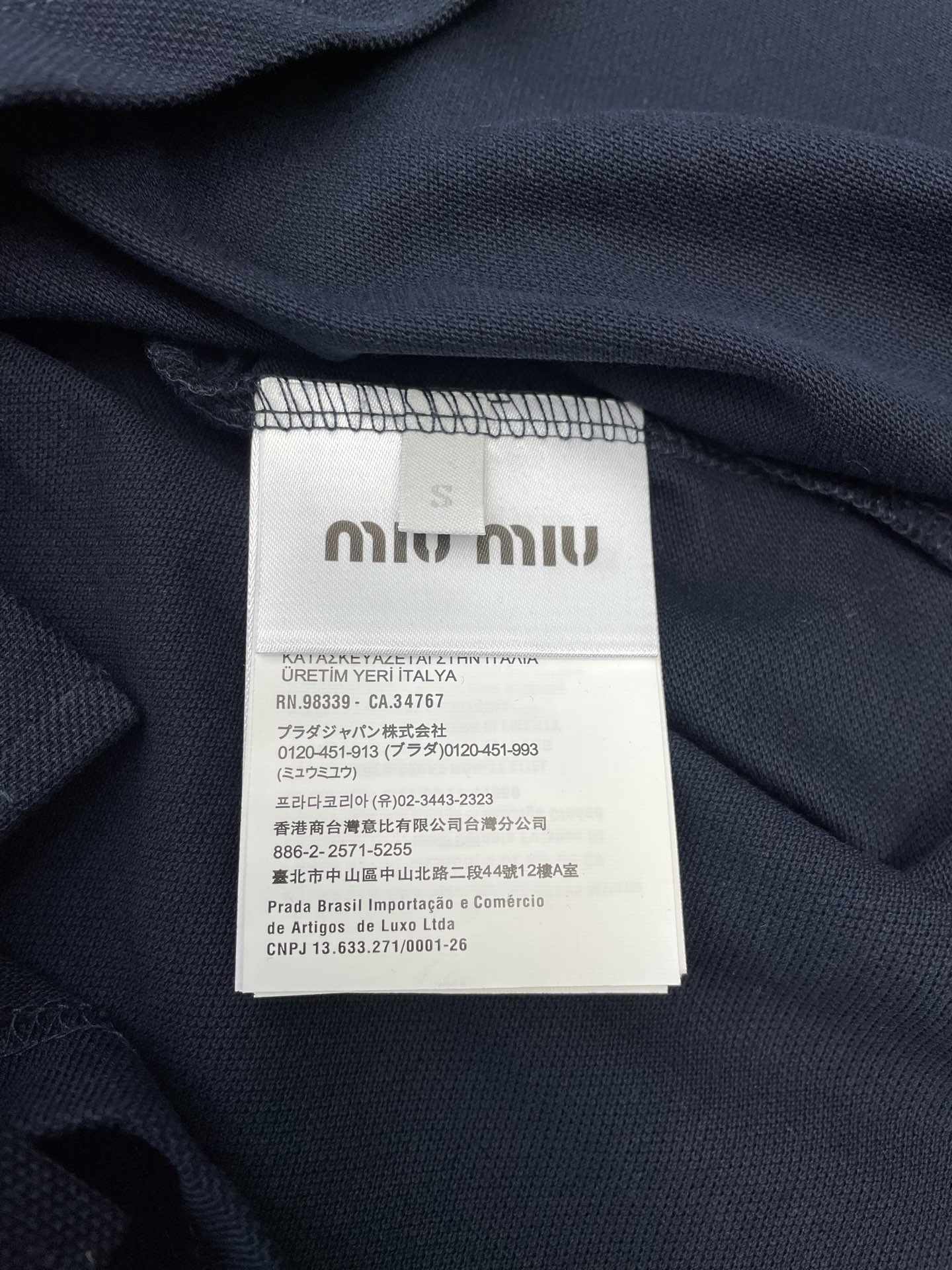 。Miumiu谬谬💥砸锅卖铁都要上的新款！新款原单男士休闲短袖 假两件翻领短袖 高端定制 高端版本 时尚
