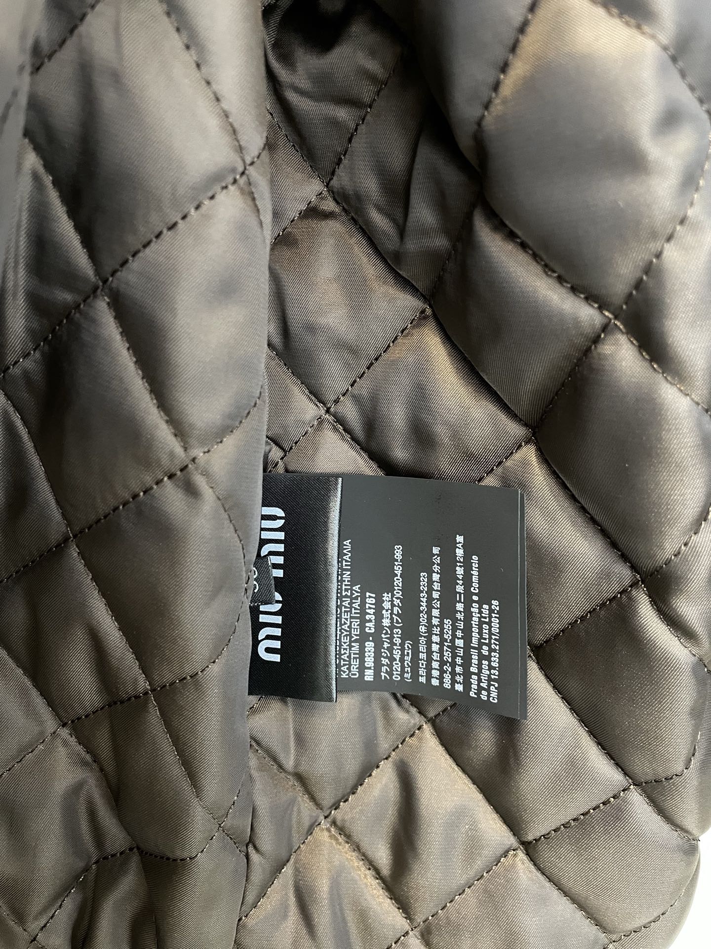 。Miumiu谬谬💥砸锅卖铁都要上的新款！新款棉服 格纹撞色夹克外套 贸易公司渠道稀出，降温天气必备的保