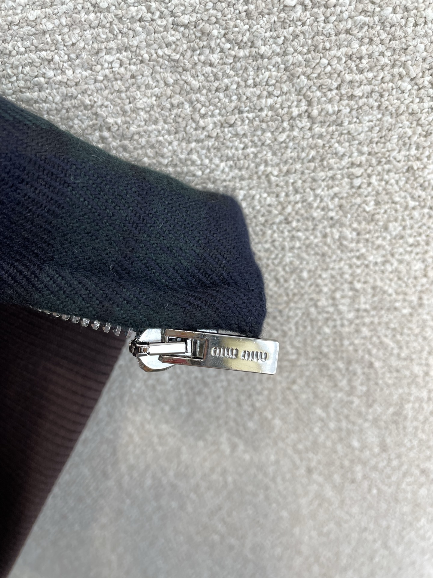 。Miumiu谬谬💥砸锅卖铁都要上的新款！新款棉服 格纹撞色夹克外套 贸易公司渠道稀出，降温天气必备的保