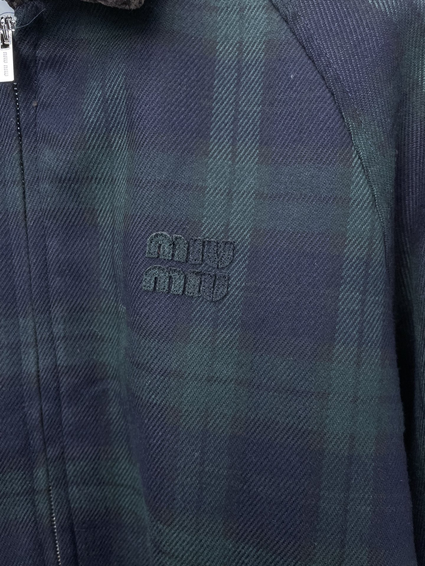 。Miumiu谬谬💥砸锅卖铁都要上的新款！新款棉服 格纹撞色夹克外套 贸易公司渠道稀出，降温天气必备的保