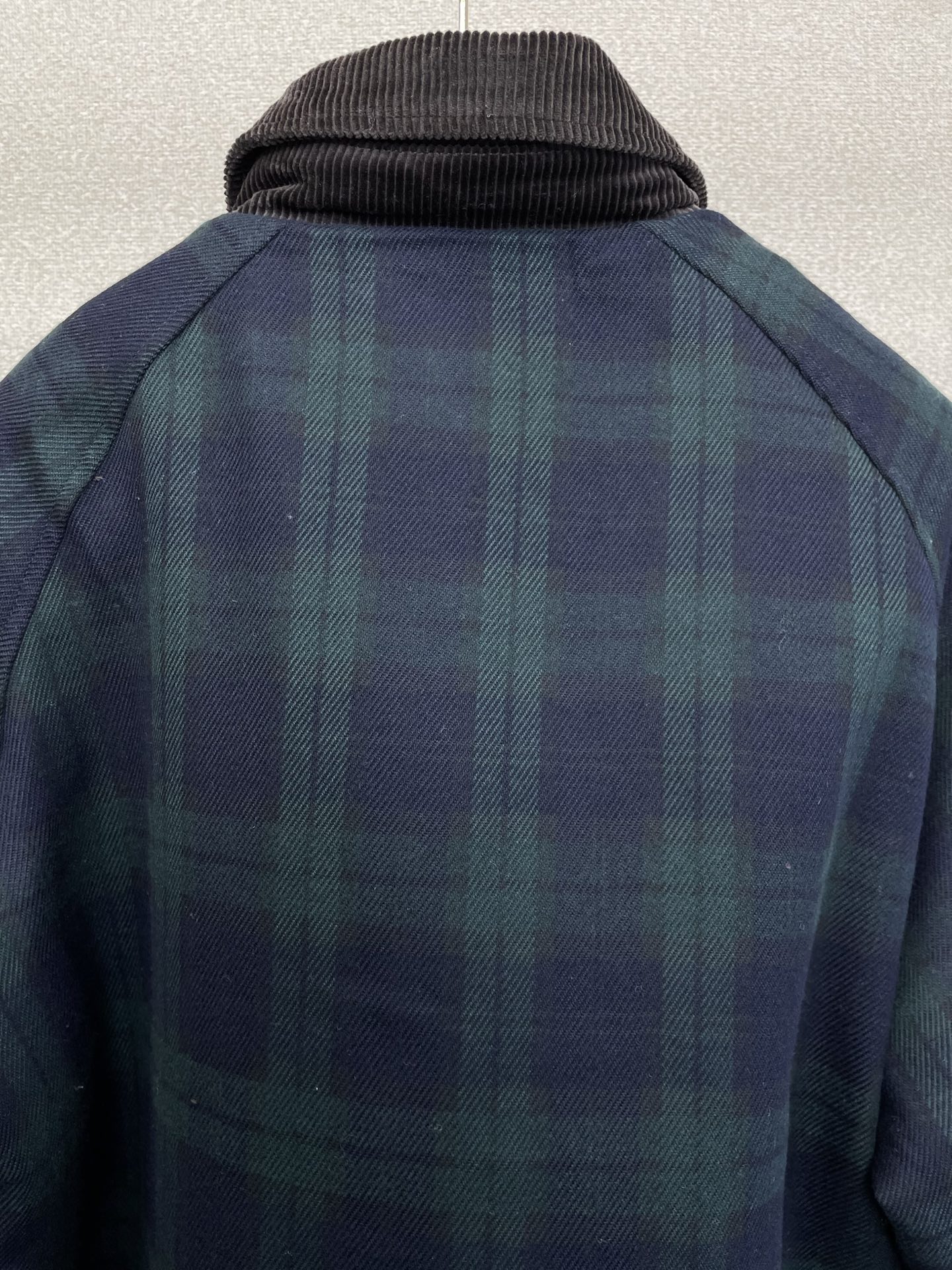 。Miumiu谬谬💥砸锅卖铁都要上的新款！新款棉服 格纹撞色夹克外套 贸易公司渠道稀出，降温天气必备的保