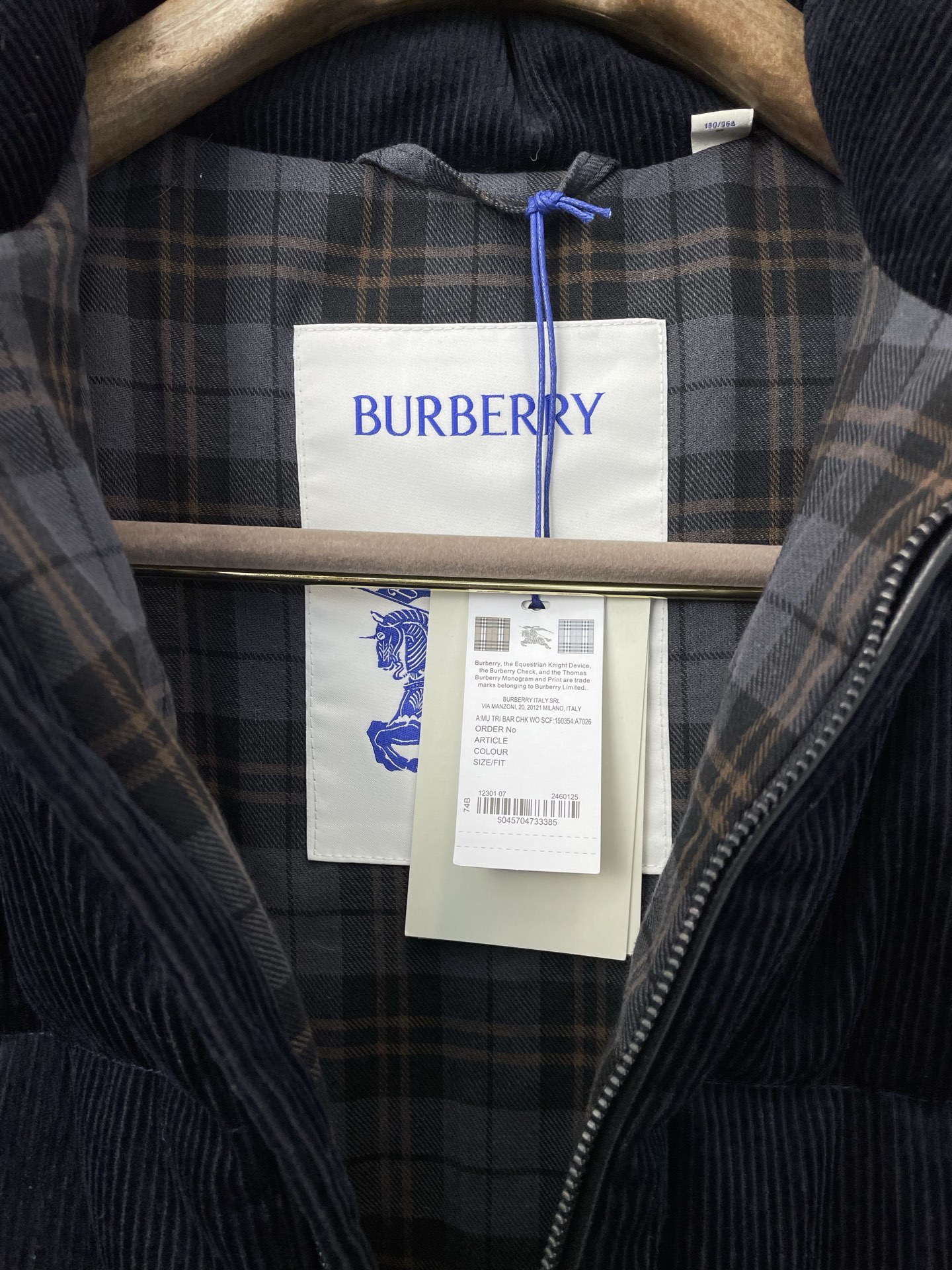 。羽绒服-Burberry巴宝莉💥砸锅卖铁都要上的新款！新款羽绒服 灯芯绒立领羽绒服 贸易公司渠道稀出，