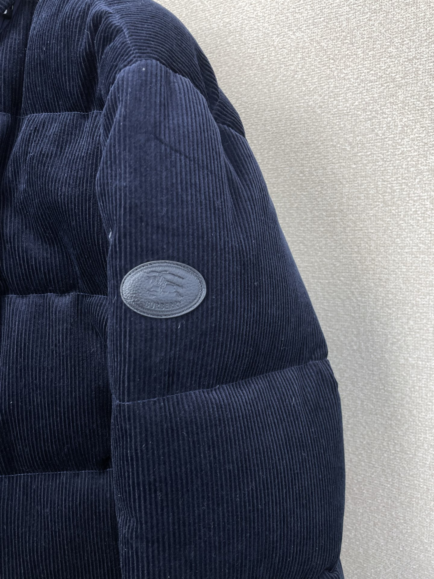 。羽绒服-Burberry巴宝莉💥砸锅卖铁都要上的新款！新款羽绒服 灯芯绒立领羽绒服 贸易公司渠道稀出，