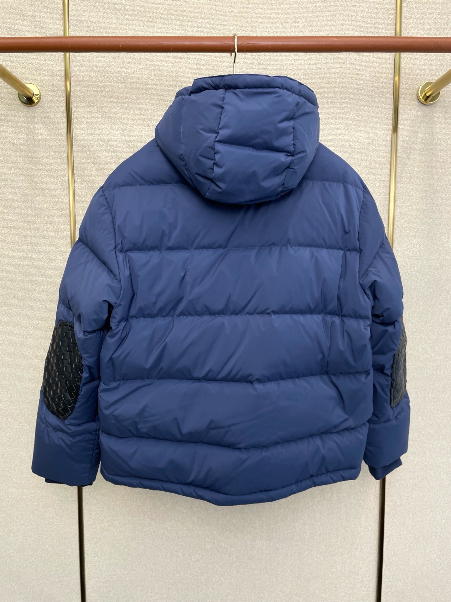 。羽绒服-Bottega Veneta葆蝶家💥砸锅卖铁都要上的新款！新款羽绒服 可拆帽高领羽绒服 贸易公