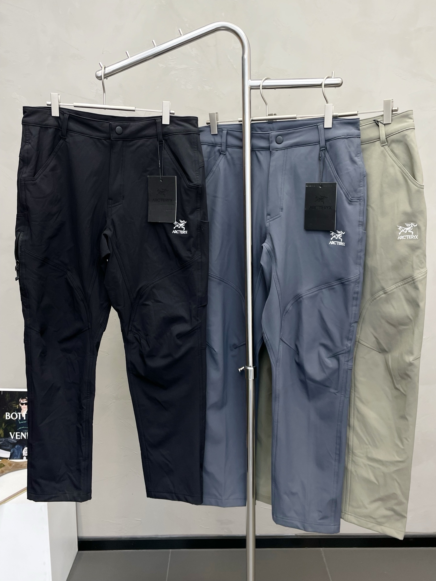 NO:661281,.Arc’teryx exclusively offers the new high-end version of casual fleece pants!  Custom-made fabrics at the counter are highly breathable and comfortable, with impeccable details and brand element design concepts, reflecting high quality. It feels delicate and soft!  It presents a casual cut and the upper body shape is awesome!  Code number: M-4XL,arc'teryx, 19860909.Arc’teryx始祖鸟独家专供新款 休闲加绒裤 高端版本！专柜定制面料 透气舒适度高,细节无可挑剔,品牌元素设计理念,体现高品质.手感细腻柔软！呈现休闲裁剪,上身版型超赞！码数: M-4XL,arc'teryx, ,Men's clothing