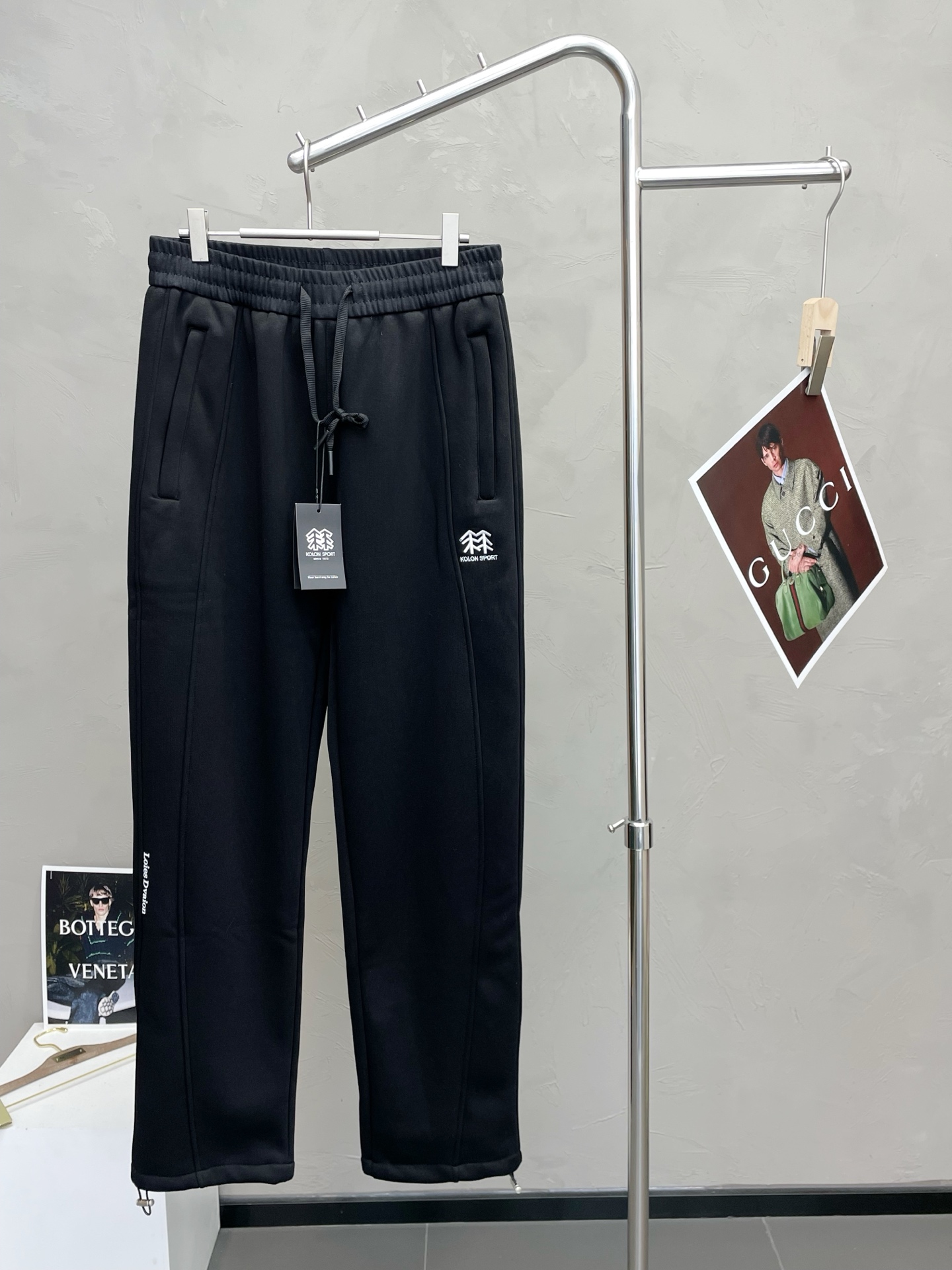 NO:661260,.KOLON SPORTS exclusively offers new casual fleece pants, high-end version!  Custom-made fabrics at the counter are highly breathable and comfortable, with impeccable details and brand element design concepts, reflecting high quality. It feels delicate and soft!  It presents a casual cut and the upper body shape is awesome!  Size: M-4XL,, 19860909.KOLON SPORTS独家专供新款 休闲加绒裤 高端版本！专柜定制面料 透气舒适度高,细节无可挑剔,品牌元素设计理念,体现高品质.手感细腻柔软！呈现休闲裁剪,上身版型超赞！码数: M-4XL,, ,Men's clothing